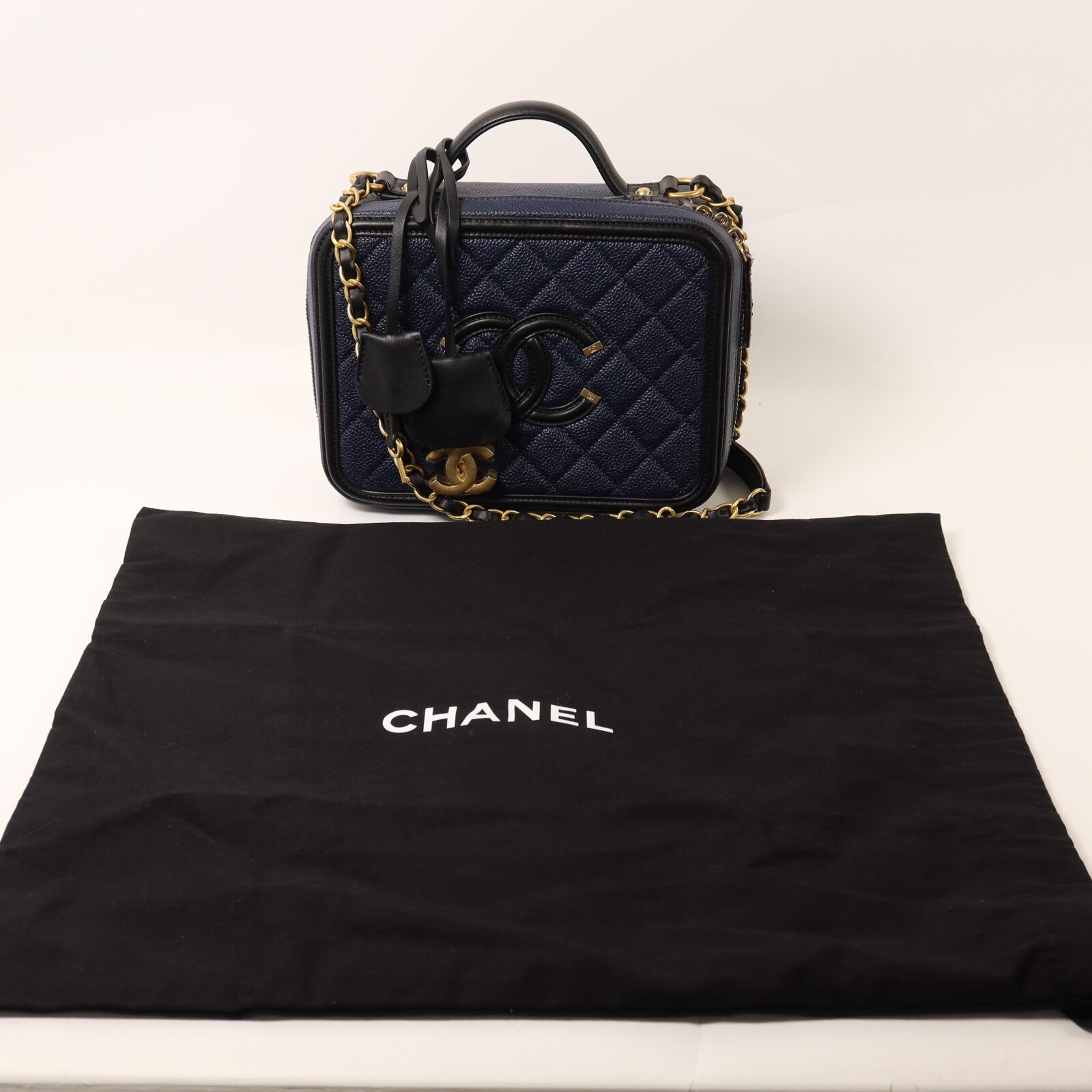 CHANEL 牛皮皮革Vanity Case金扣鏈帶手挽肩背兩用袋