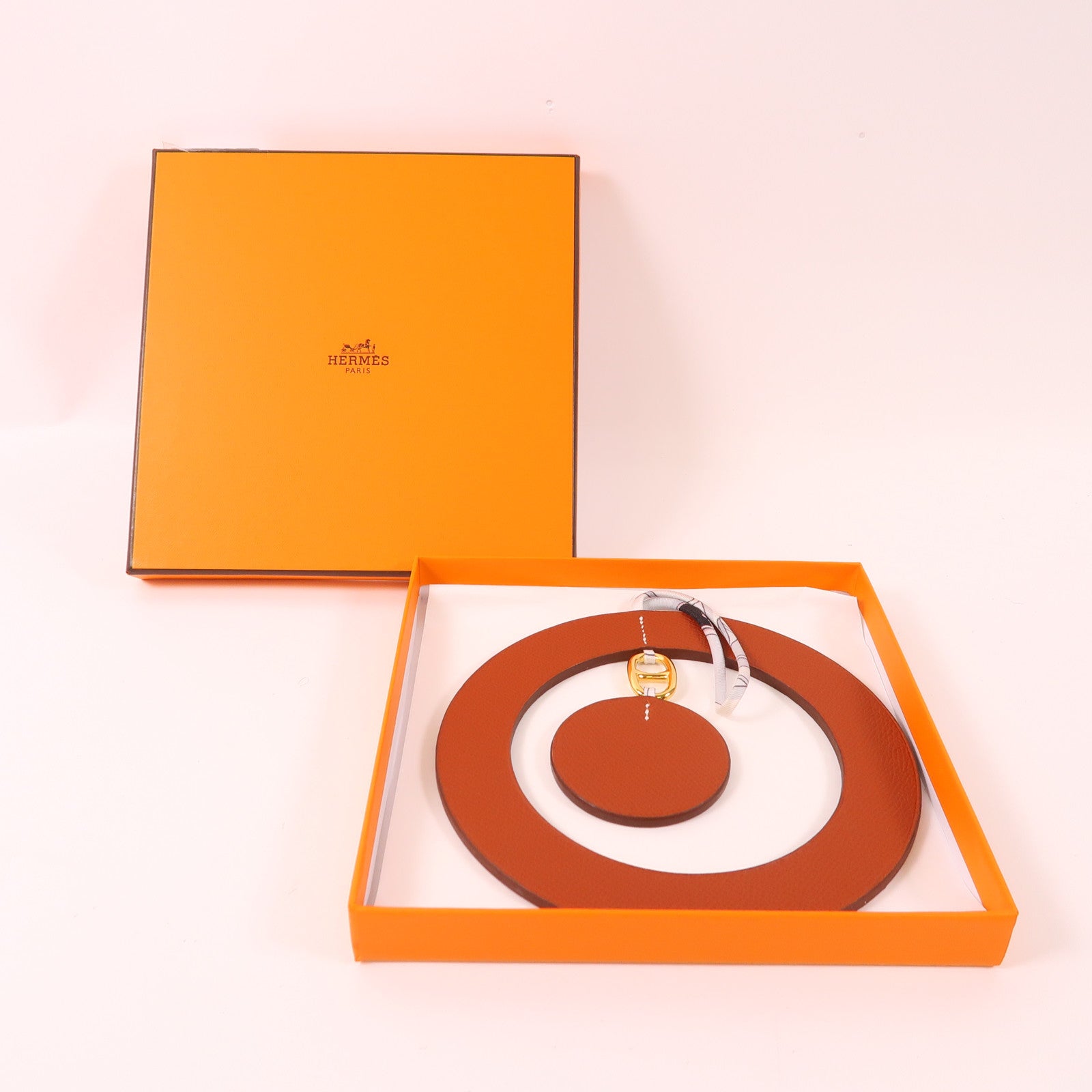 HERMES 牛皮皮革Home Decor金扣掛飾