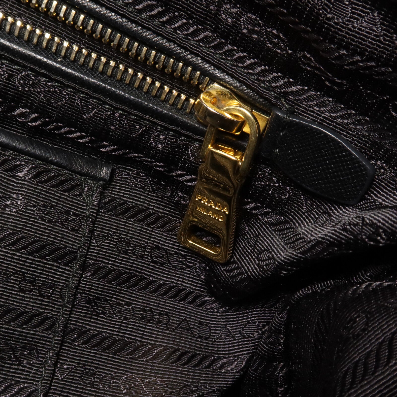 PRADA 尼龍Chain Shoulder鏈帶肩背袋