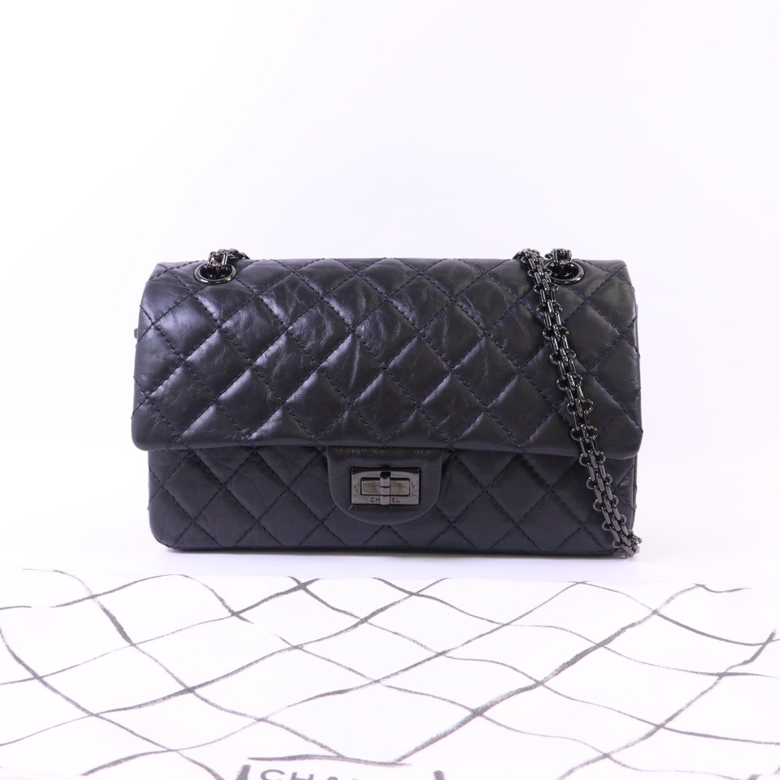CHANEL 牛皮皮革2.55 So Black鏈帶肩背袋
