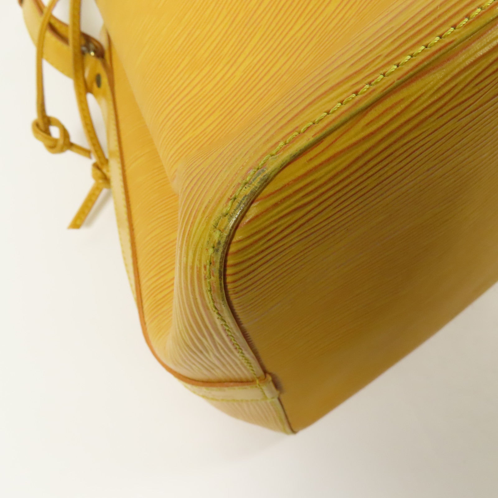 LOUIS VUITTON Epi Petit Noe金扣肩背袋