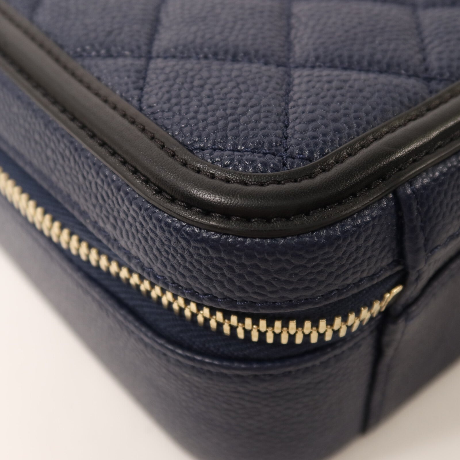 CHANEL 牛皮皮革Vanity Case金扣鏈帶手挽肩背兩用袋