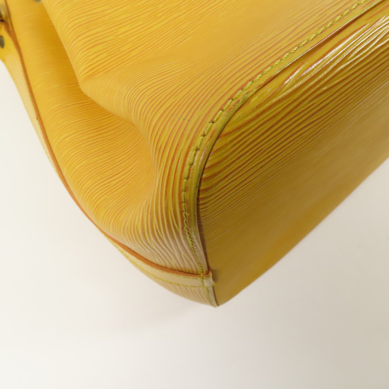 LOUIS VUITTON Epi Petit Noe金扣肩背袋