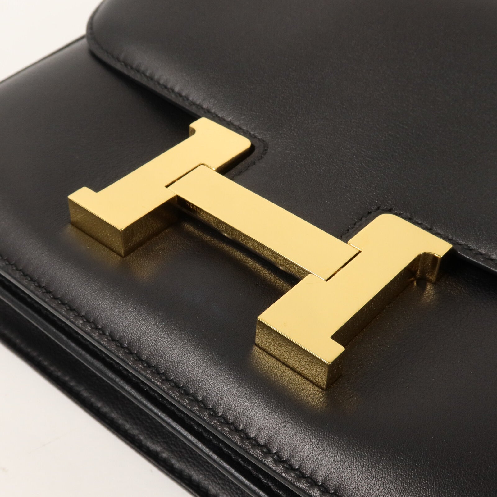 HERMES Swift皮革Constance 24肩背袋Noir
