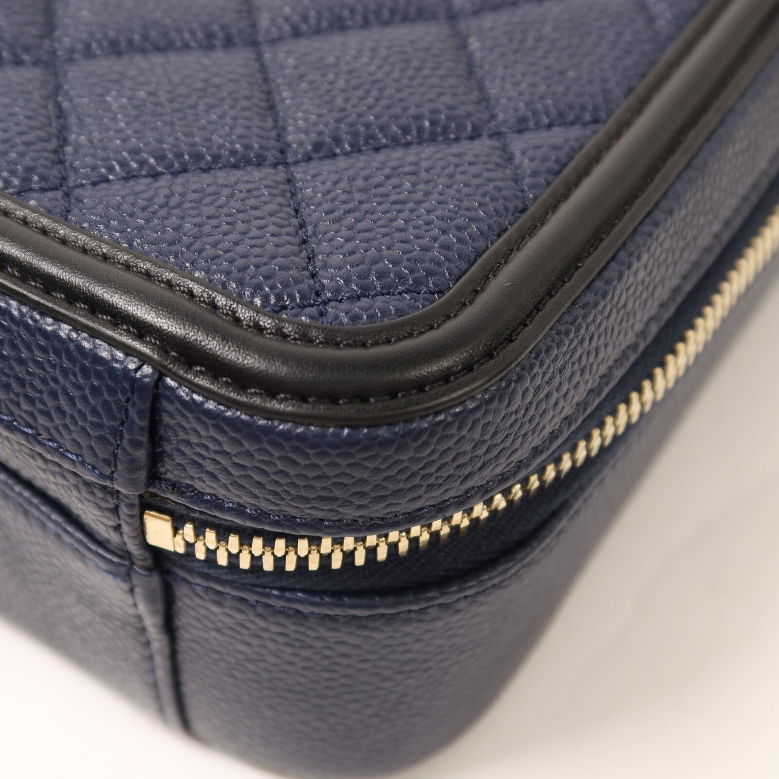 CHANEL 牛皮皮革Vanity Case金扣鏈帶手挽肩背兩用袋