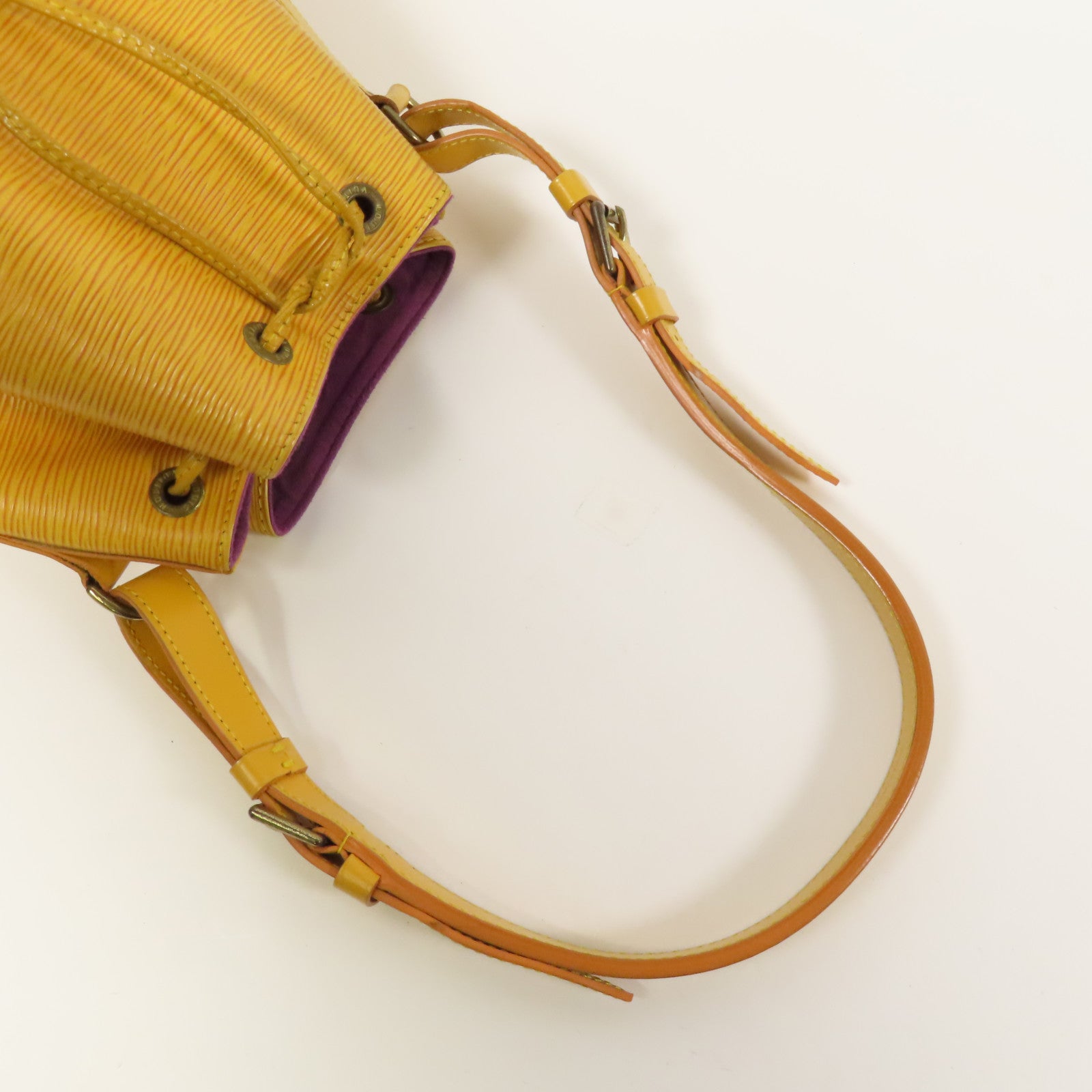 LOUIS VUITTON Epi Petit Noe金扣肩背袋