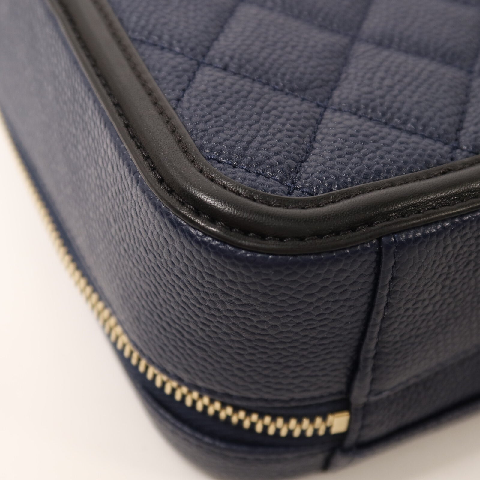 CHANEL 牛皮皮革Vanity Case金扣鏈帶手挽肩背兩用袋