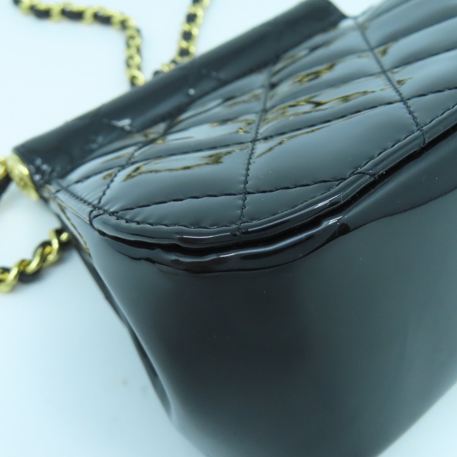 CHANEL 菱格漆皮皮革Chain Shoulder金扣鏈帶肩背袋黑色