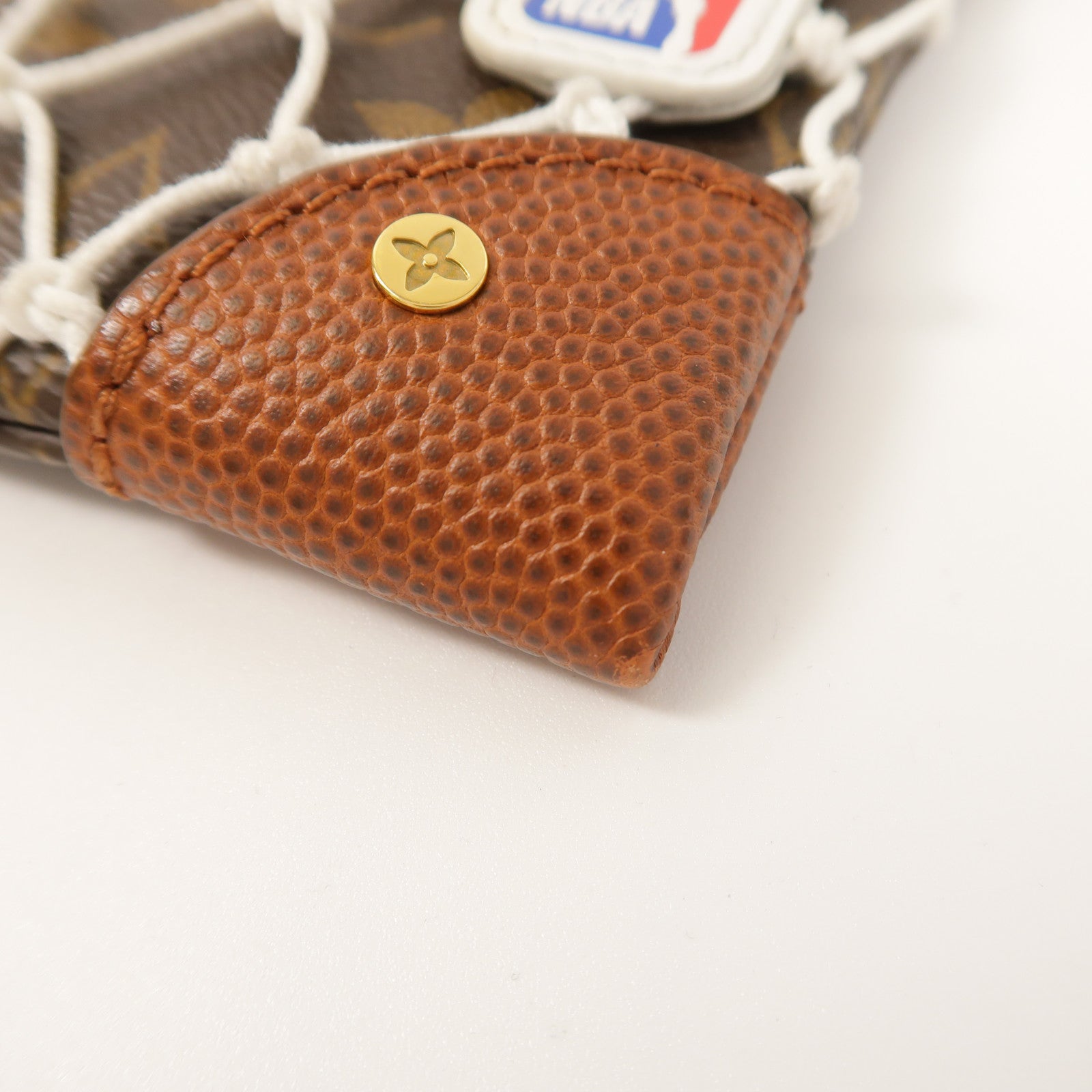 LOUIS VUITTON Monogram NBA Net Flat Pouch金扣手拿包