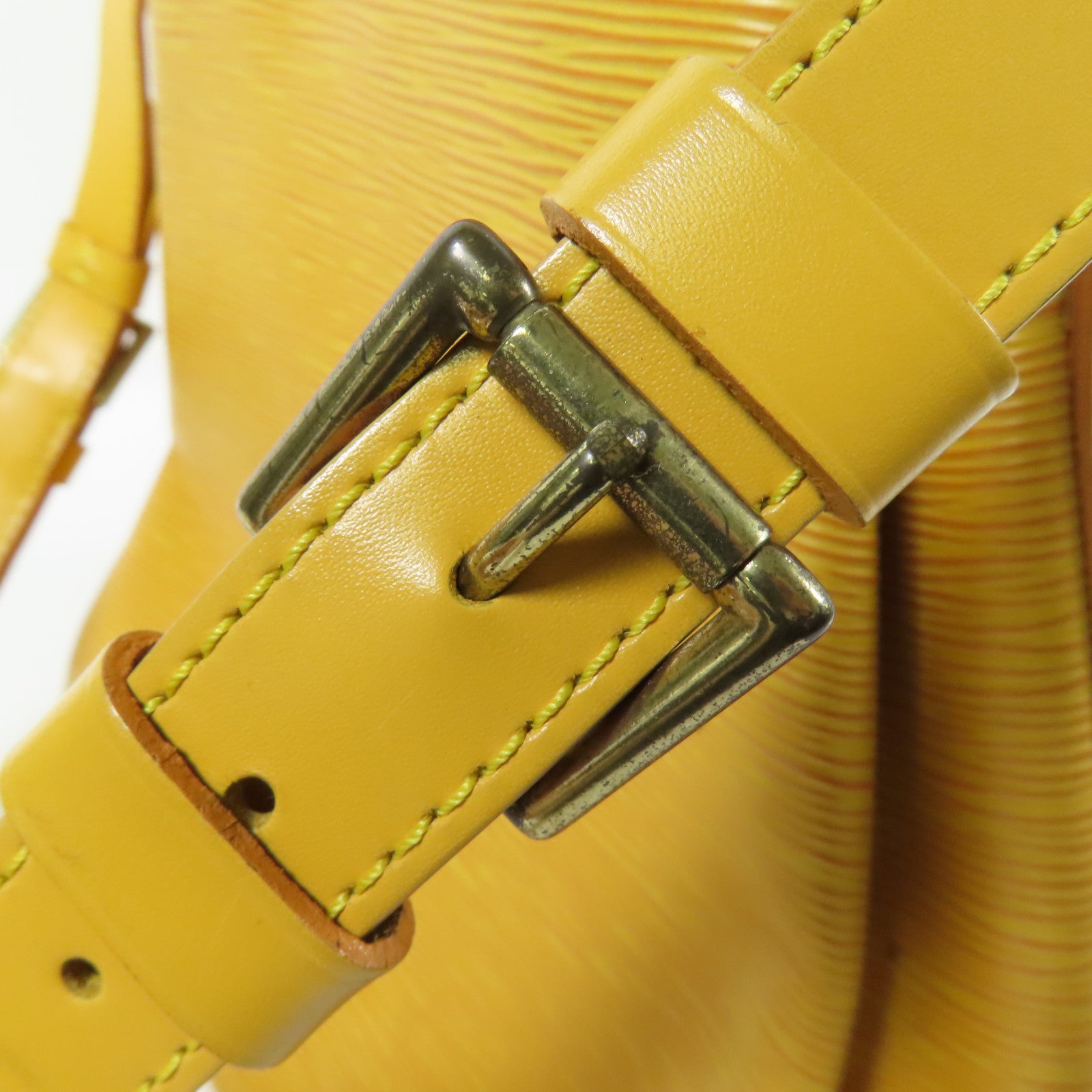 LOUIS VUITTON Epi Petit Noe金扣肩背袋