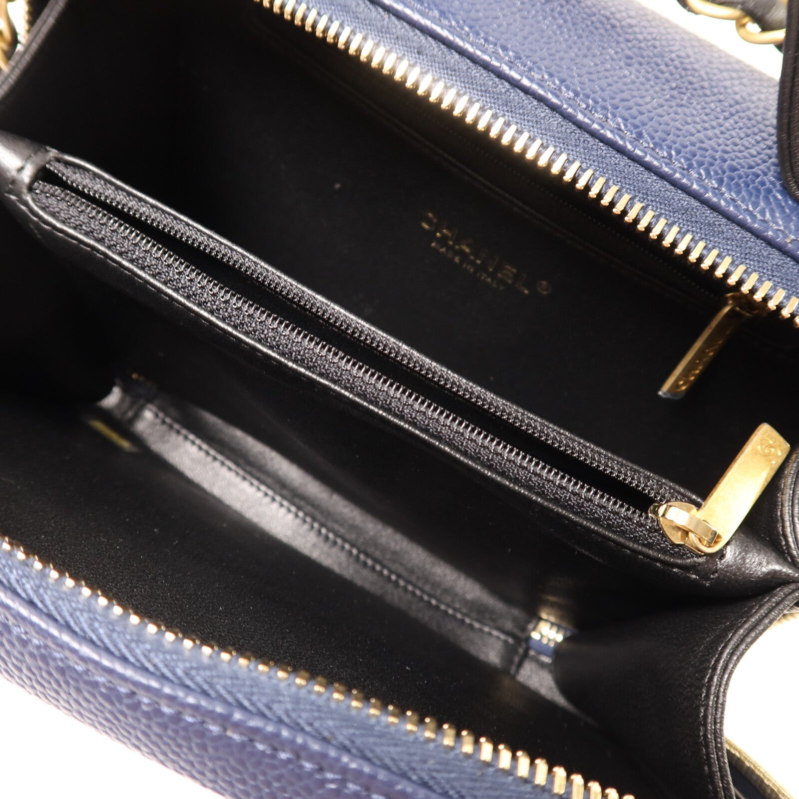 CHANEL 牛皮皮革Vanity Case金扣鏈帶手挽肩背兩用袋