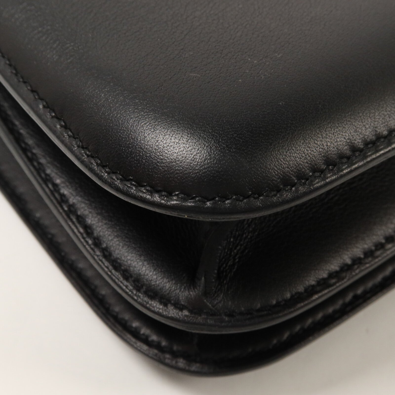 HERMES Swift皮革Constance 24肩背袋Noir