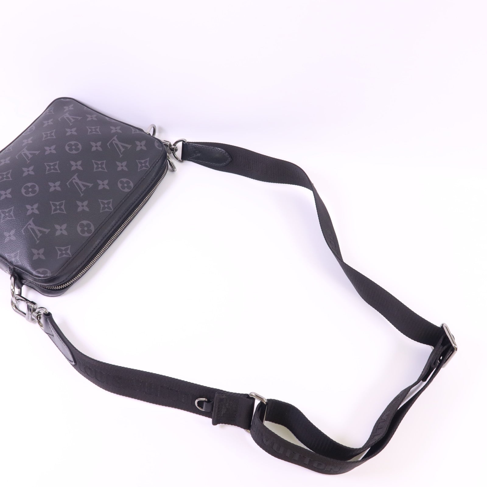 LOUIS VUITTON Monogram Eclipse Reverse Trio Messenger銀扣肩背袋灰色
