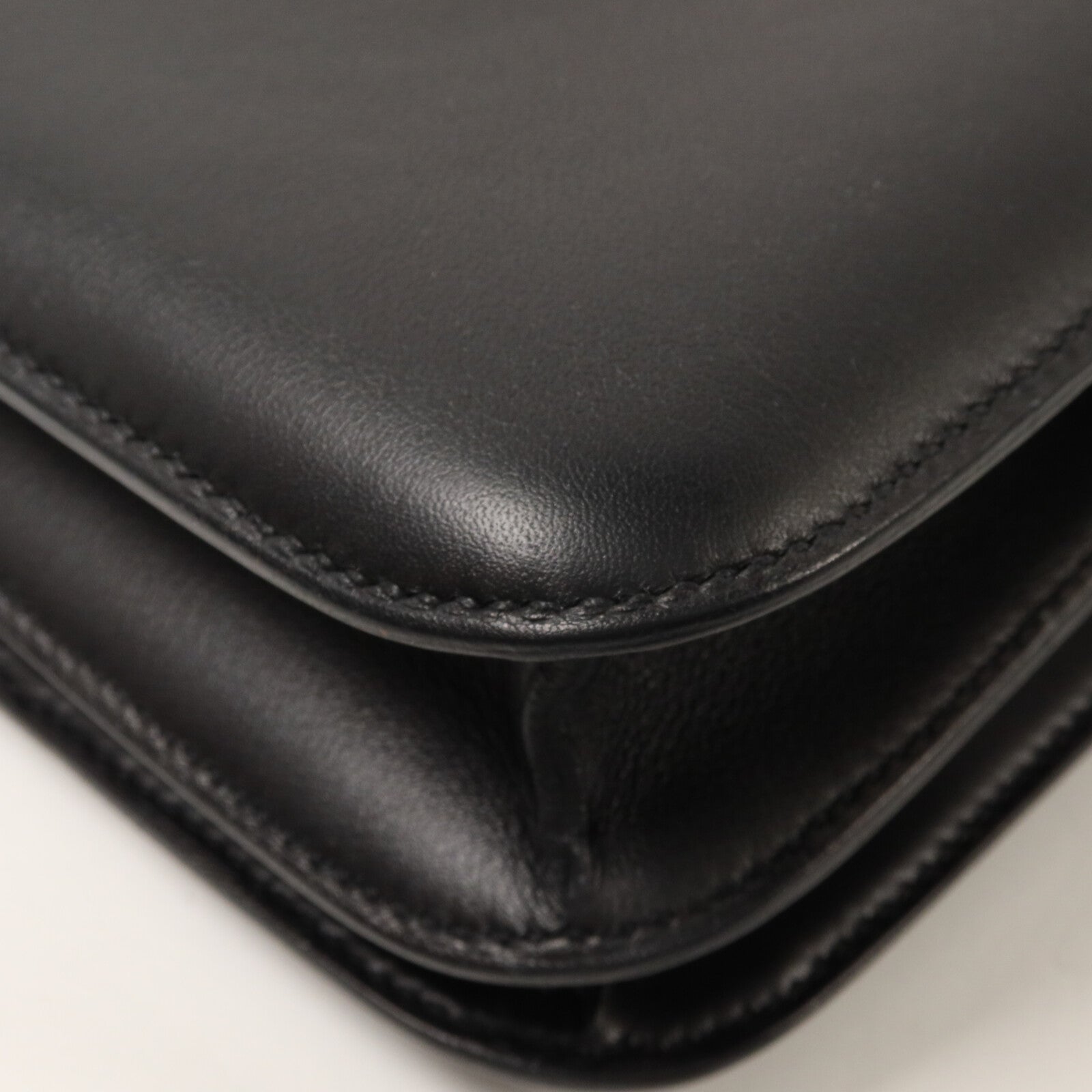 HERMES Swift皮革Constance 24肩背袋Noir