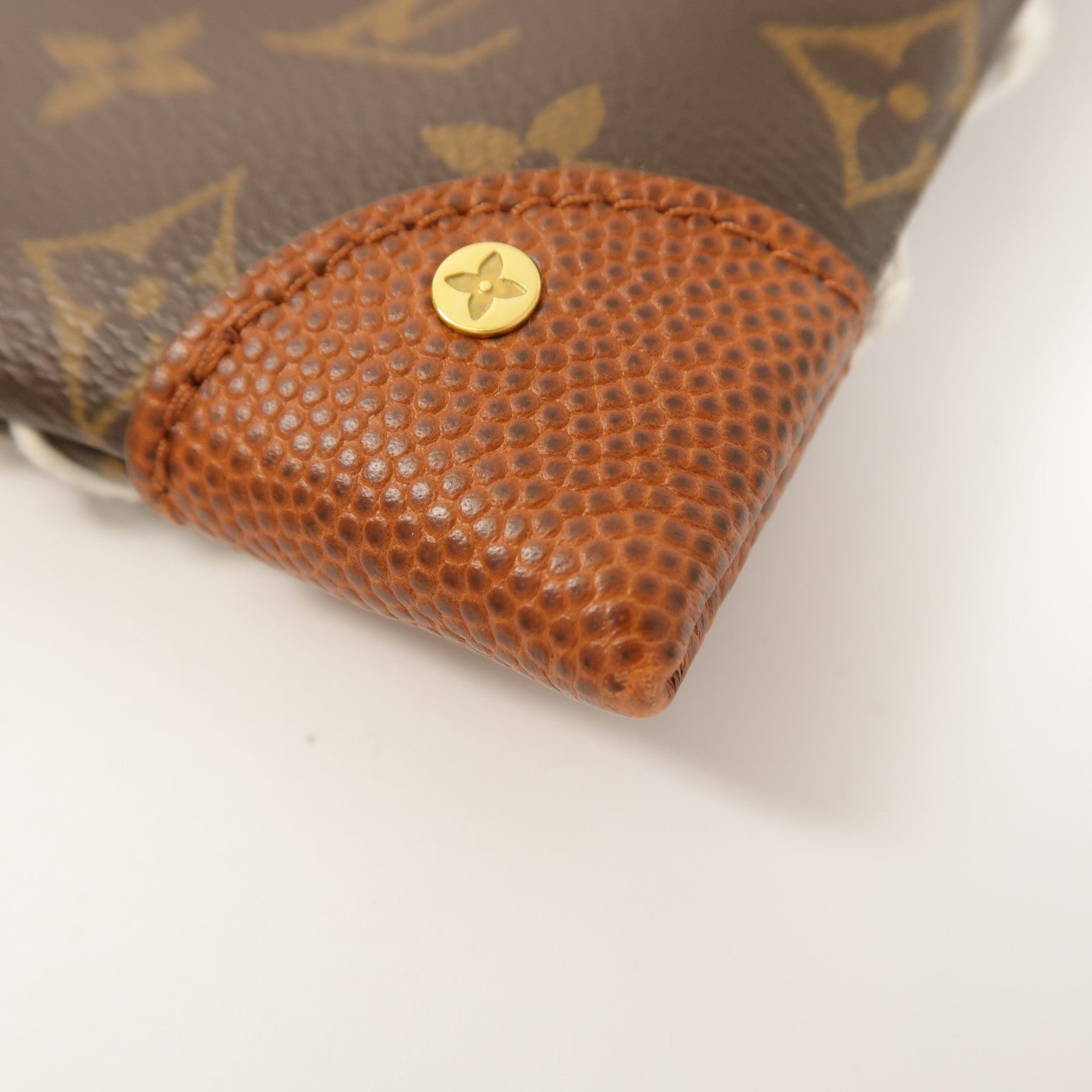 LOUIS VUITTON Monogram NBA Net Flat Pouch金扣手拿包