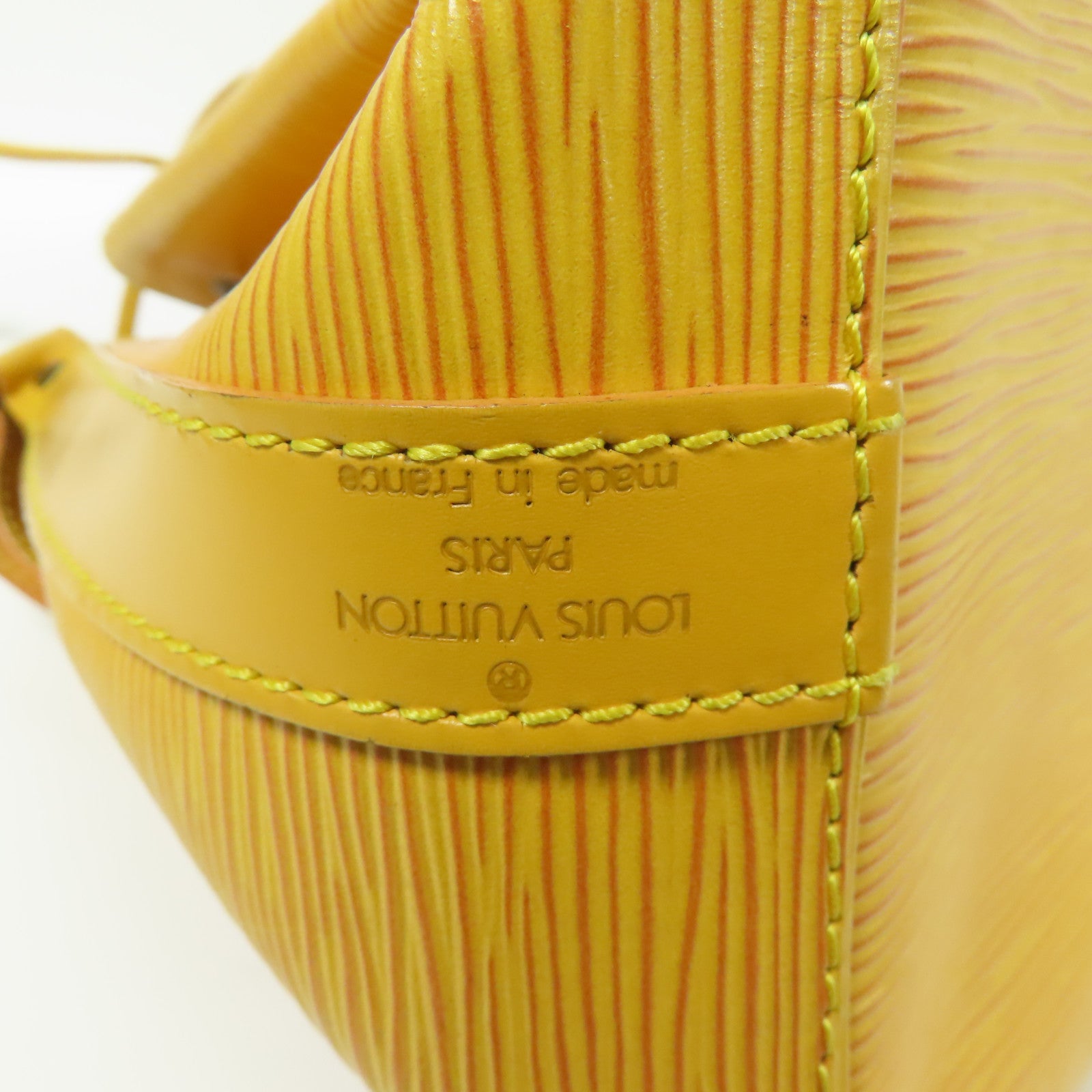 LOUIS VUITTON Epi Petit Noe金扣肩背袋