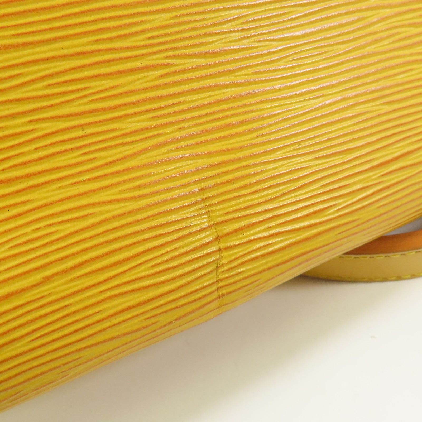 LOUIS VUITTON Epi Petit Noe金扣肩背袋