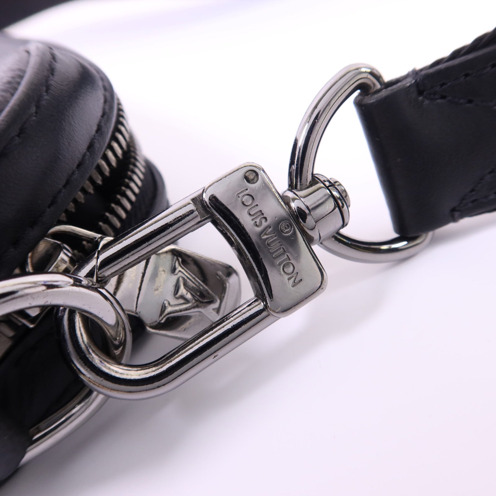 LOUIS VUITTON Monogram Eclipse Reverse Trio Messenger銀扣肩背袋灰色