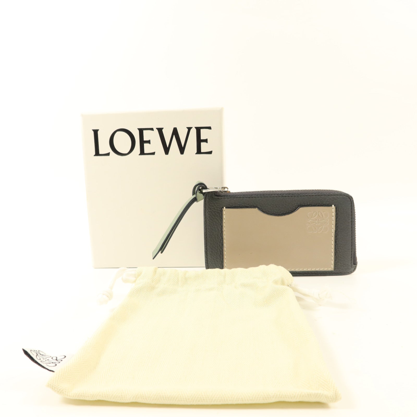 LOEWE 牛皮皮革Card Case銀扣卡片套