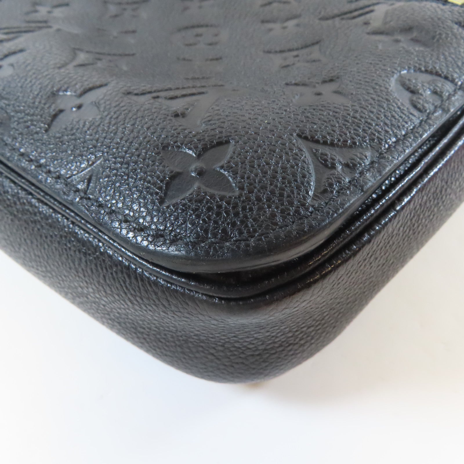 LOUIS VUITTON 【清倉大減價】Monogram Empreintc Pochette Metis金扣肩背袋黑色