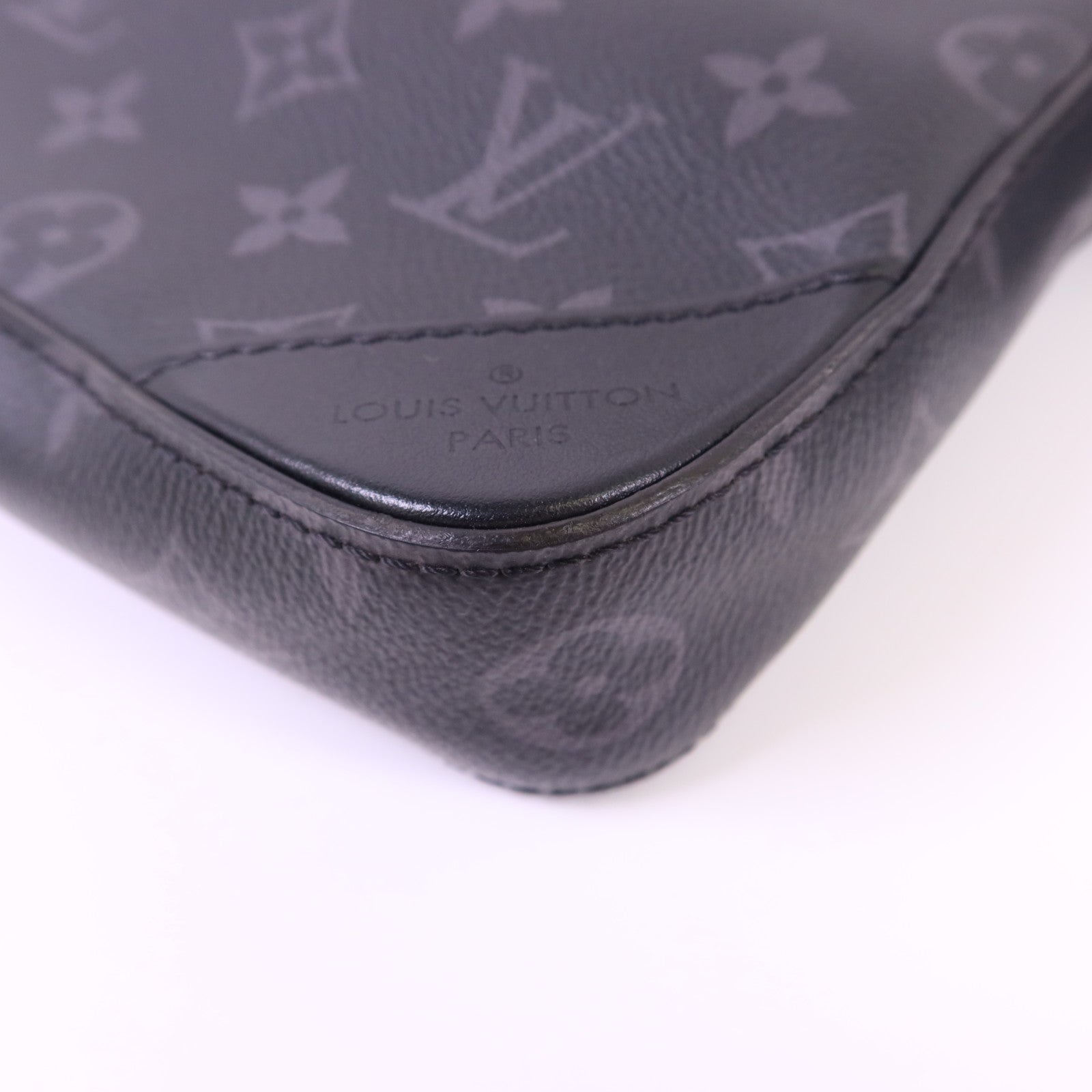 LOUIS VUITTON Monogram Eclipse Reverse Trio Messenger銀扣肩背袋灰色