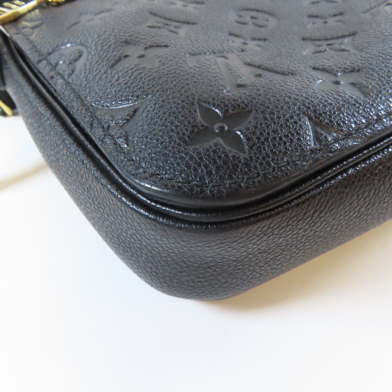 LOUIS VUITTON 【清倉大減價】Monogram Empreintc Pochette Metis金扣肩背袋黑色