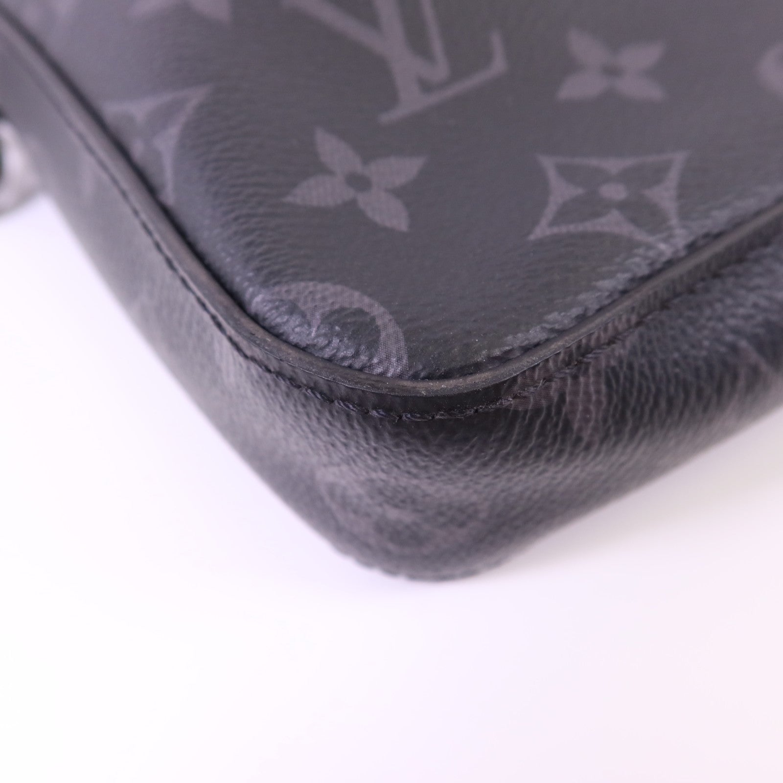 LOUIS VUITTON Monogram Eclipse Reverse Trio Messenger銀扣肩背袋灰色