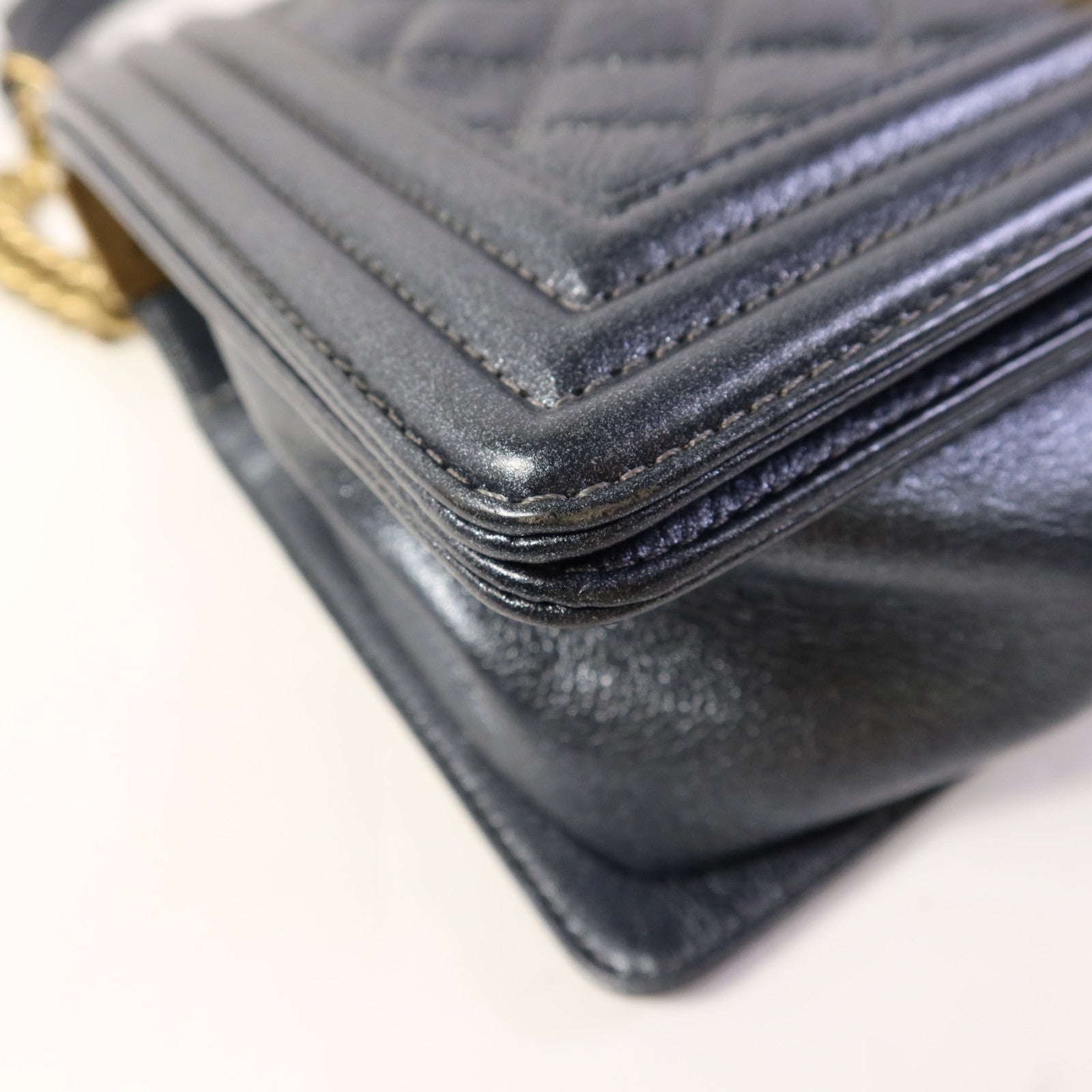 CHANEL 牛皮皮革Boy 25金扣鏈帶肩背袋