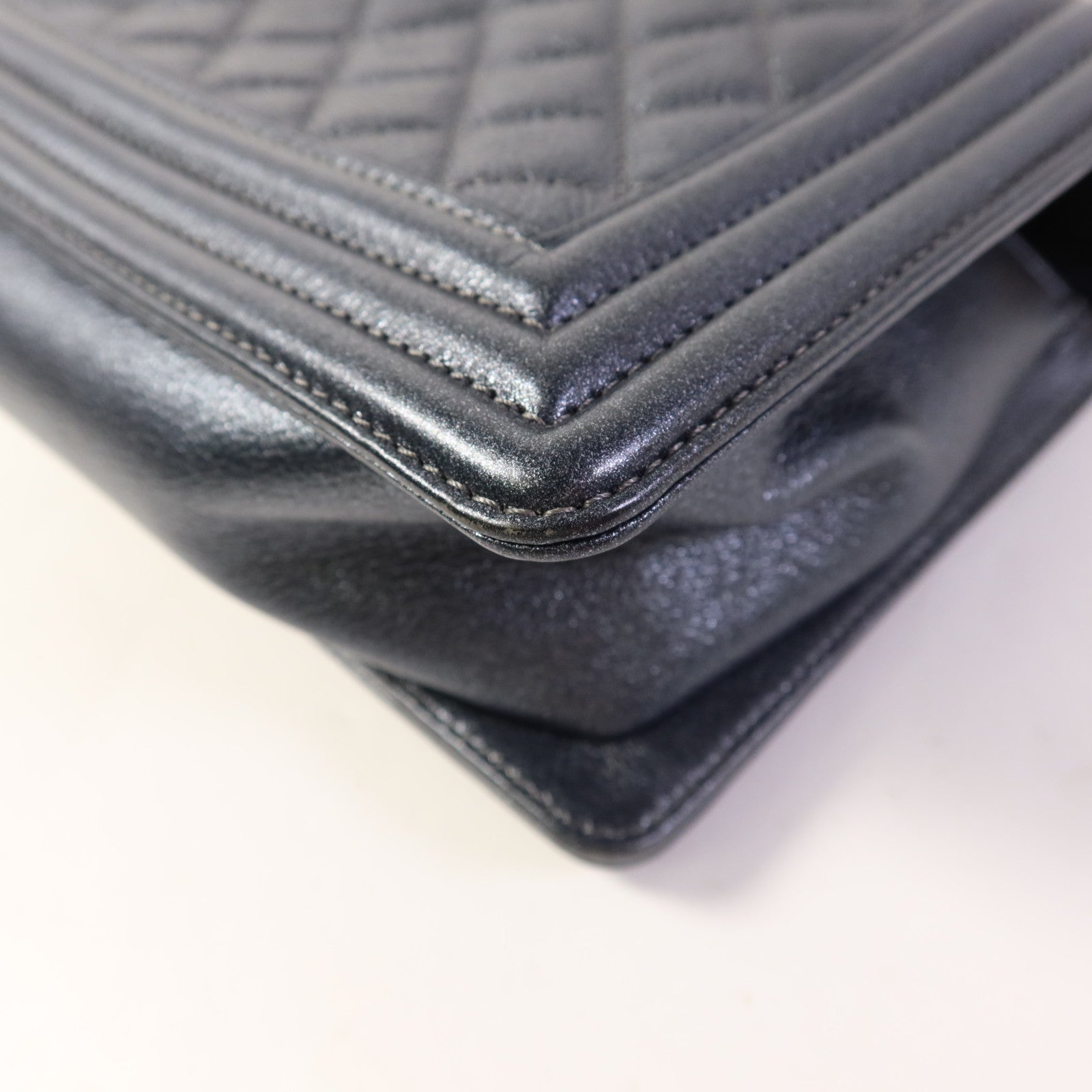 CHANEL 牛皮皮革Boy 25金扣鏈帶肩背袋