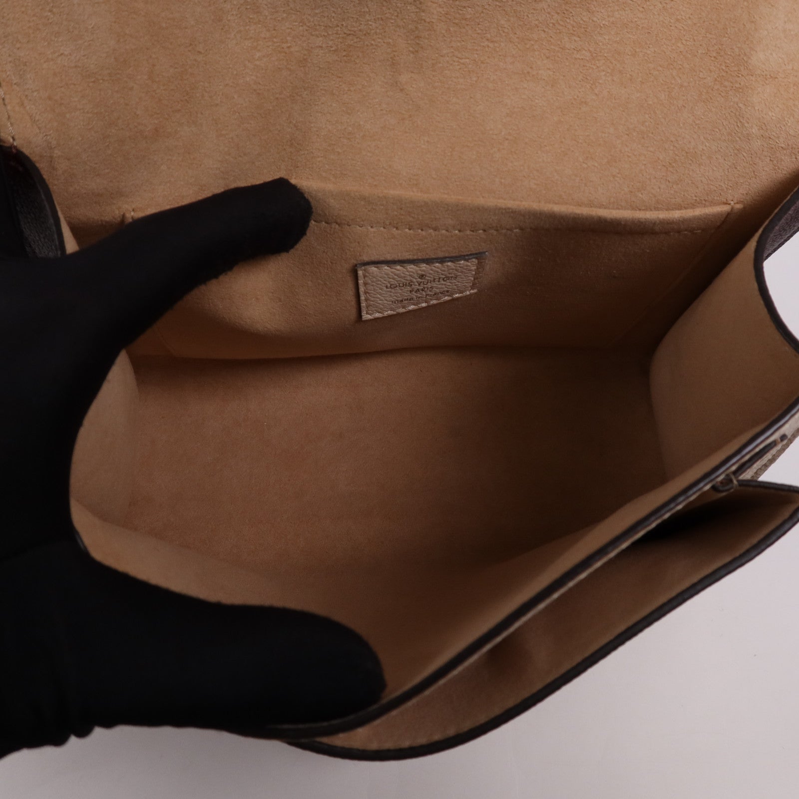 LOUIS VUITTON 牛皮皮革My Lock Me銀扣鏈帶肩背袋