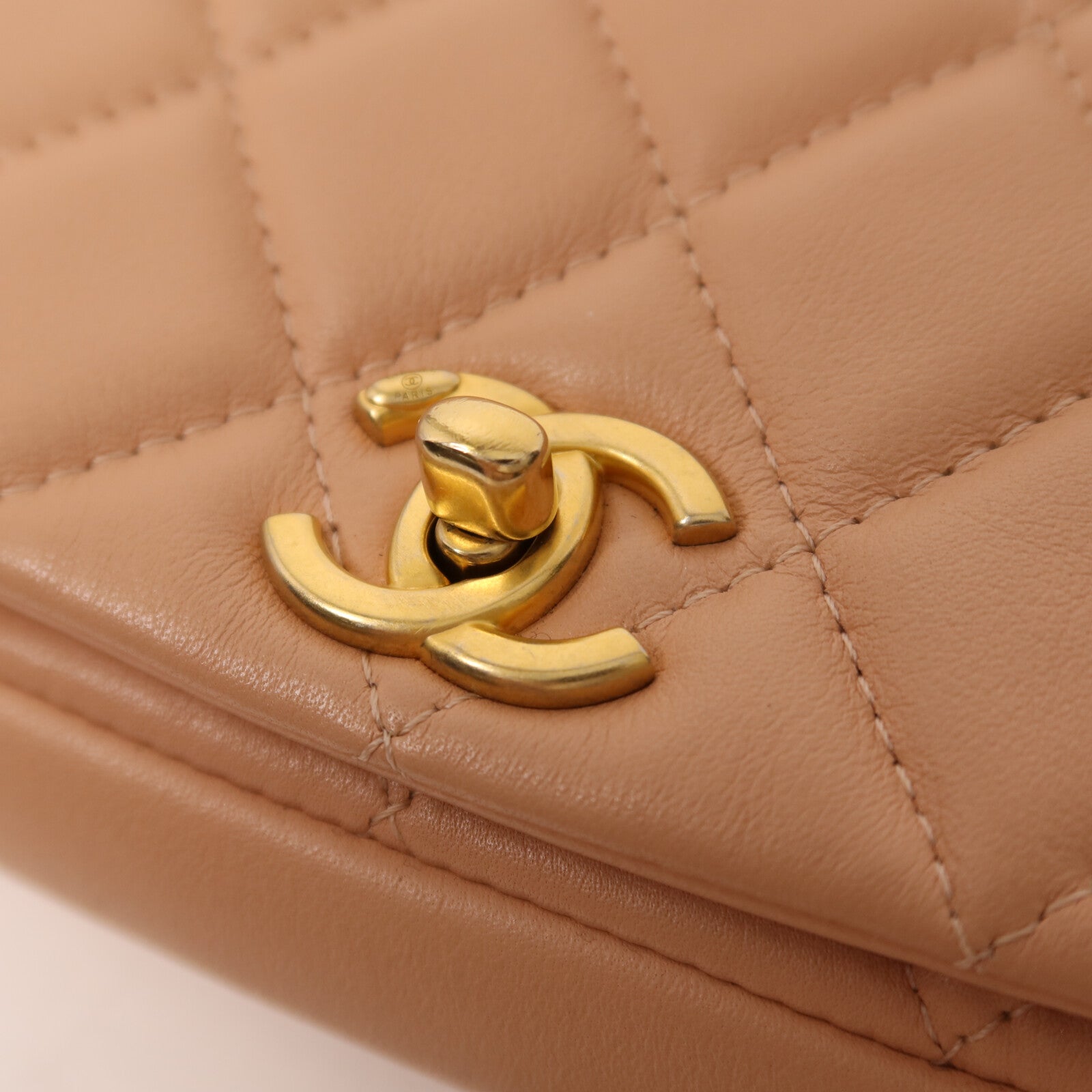 CHANEL 牛皮皮革Chain Shoulder金扣鏈帶肩背袋