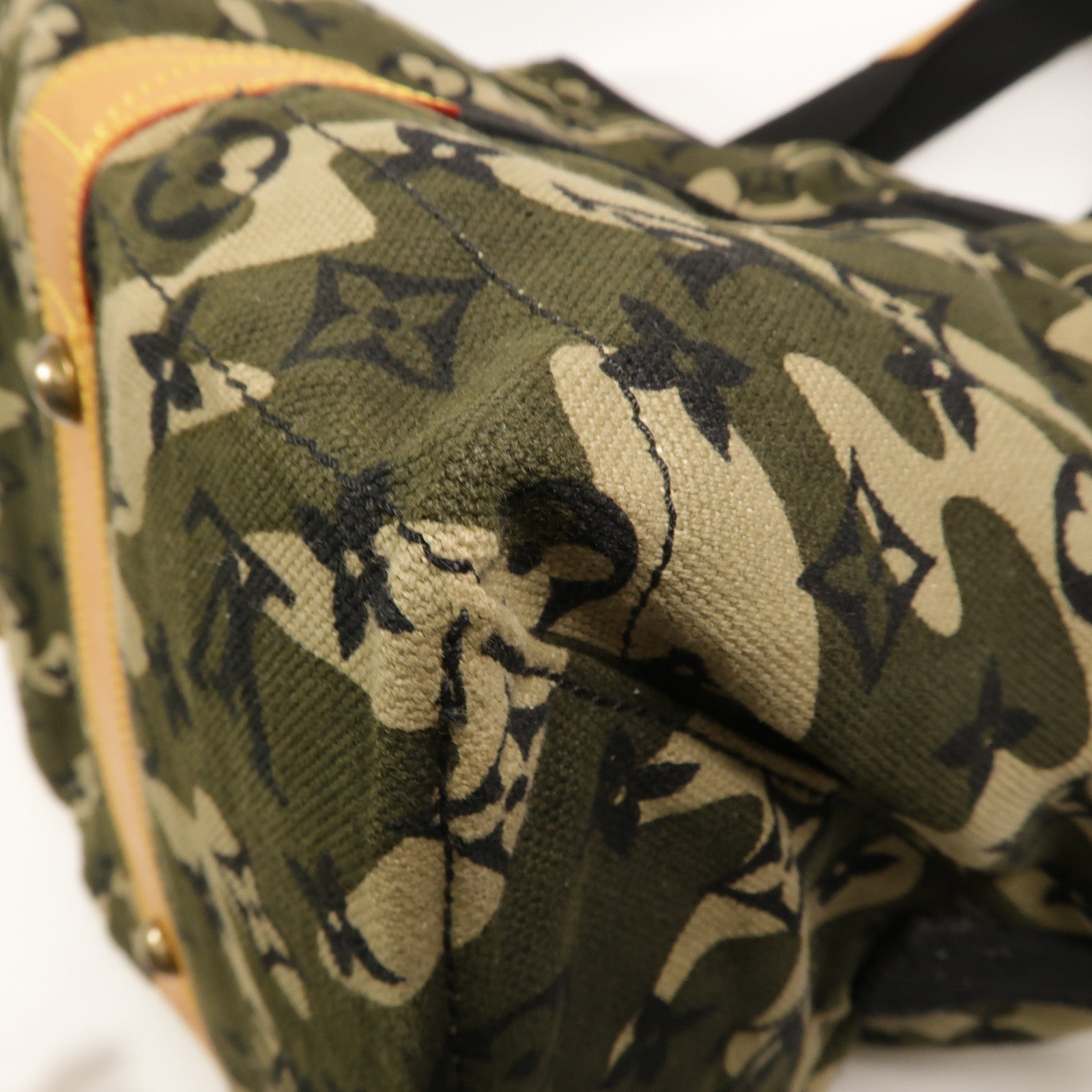 LOUIS VUITTON Monogramouflage Tray肩背袋