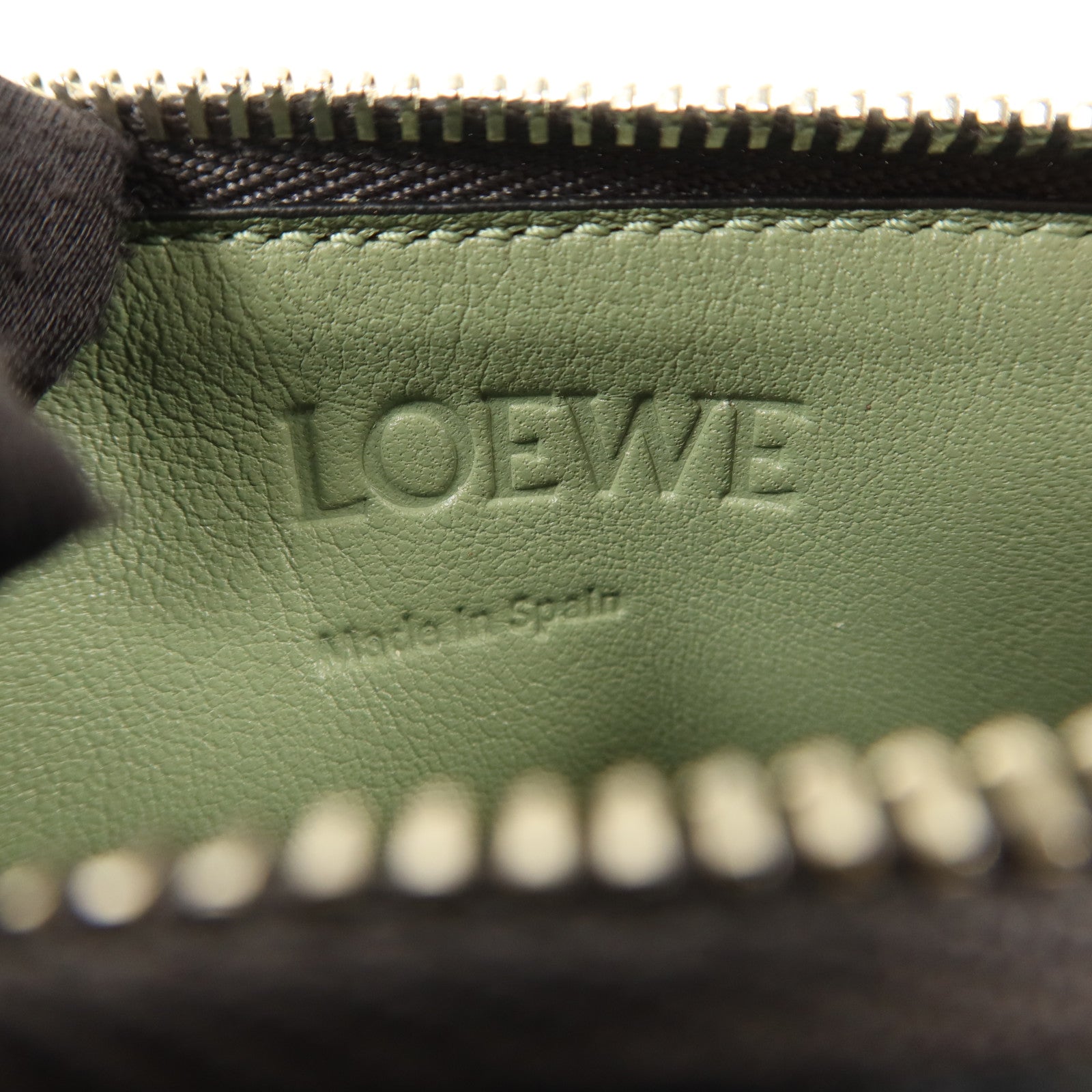 LOEWE 牛皮皮革Card Case銀扣卡片套