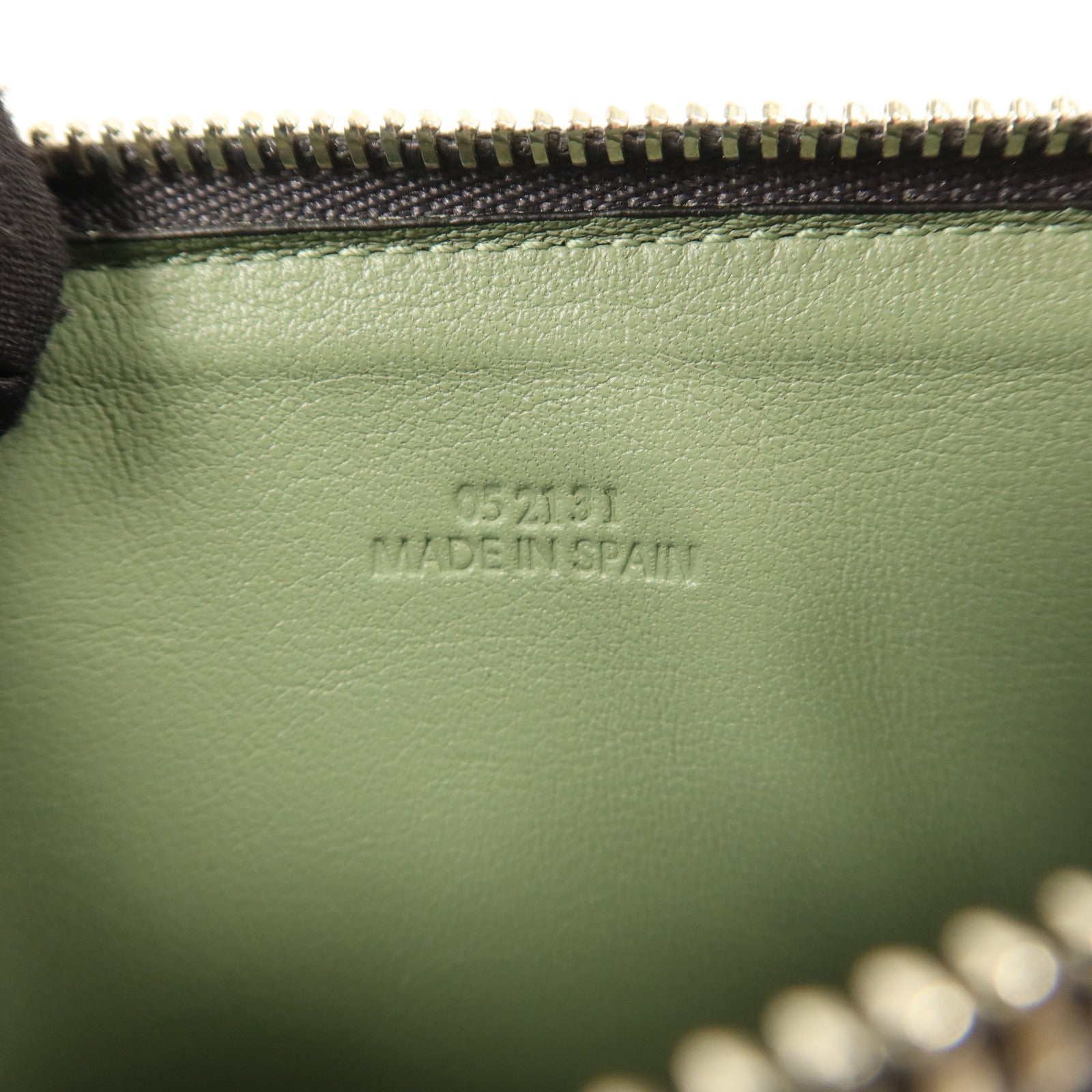 LOEWE 牛皮皮革Card Case銀扣卡片套