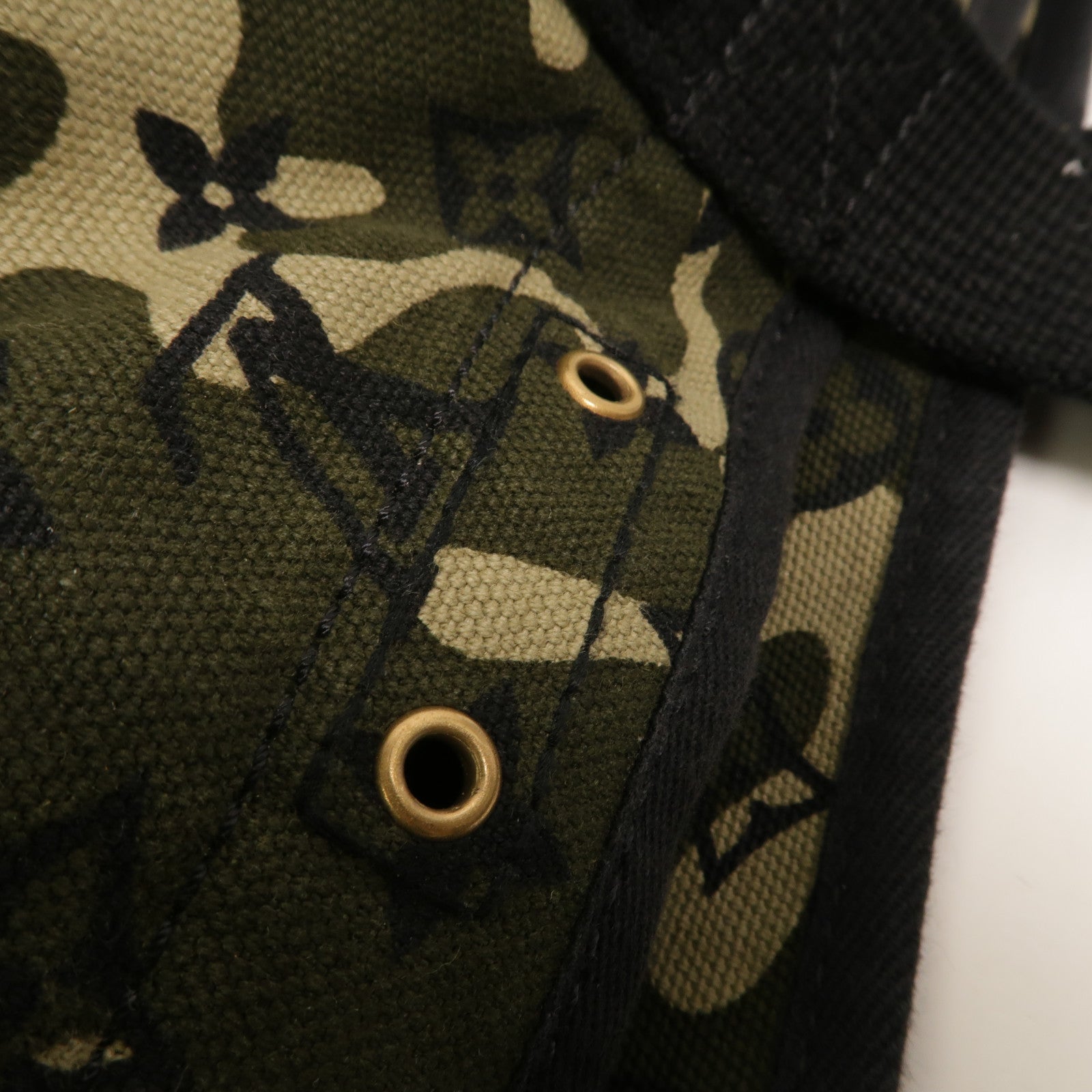 LOUIS VUITTON Monogramouflage Tray肩背袋
