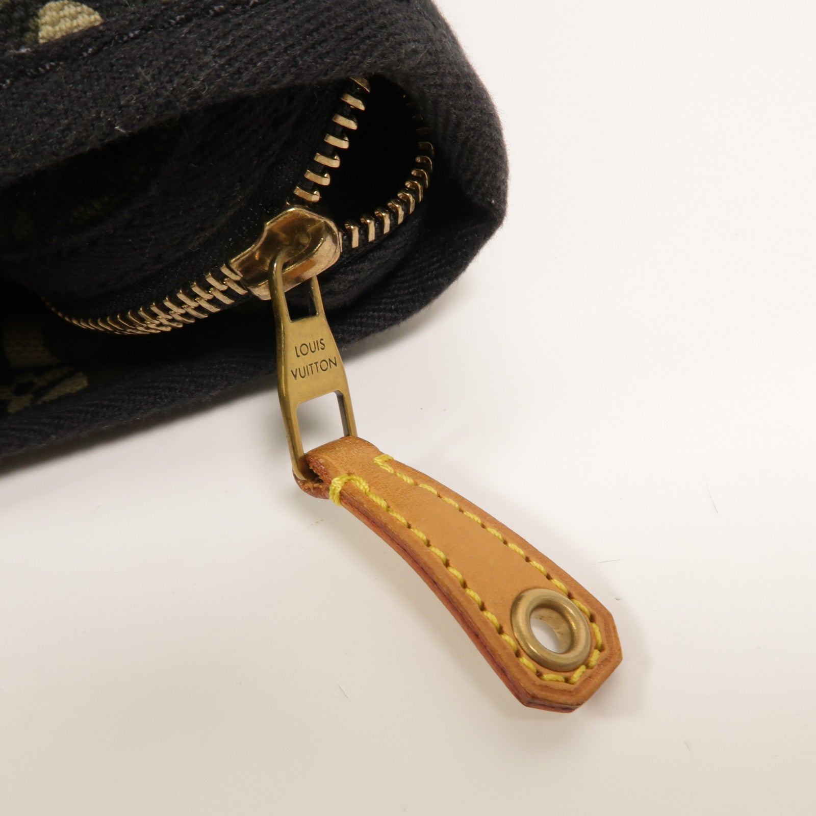 LOUIS VUITTON Monogramouflage Tray肩背袋