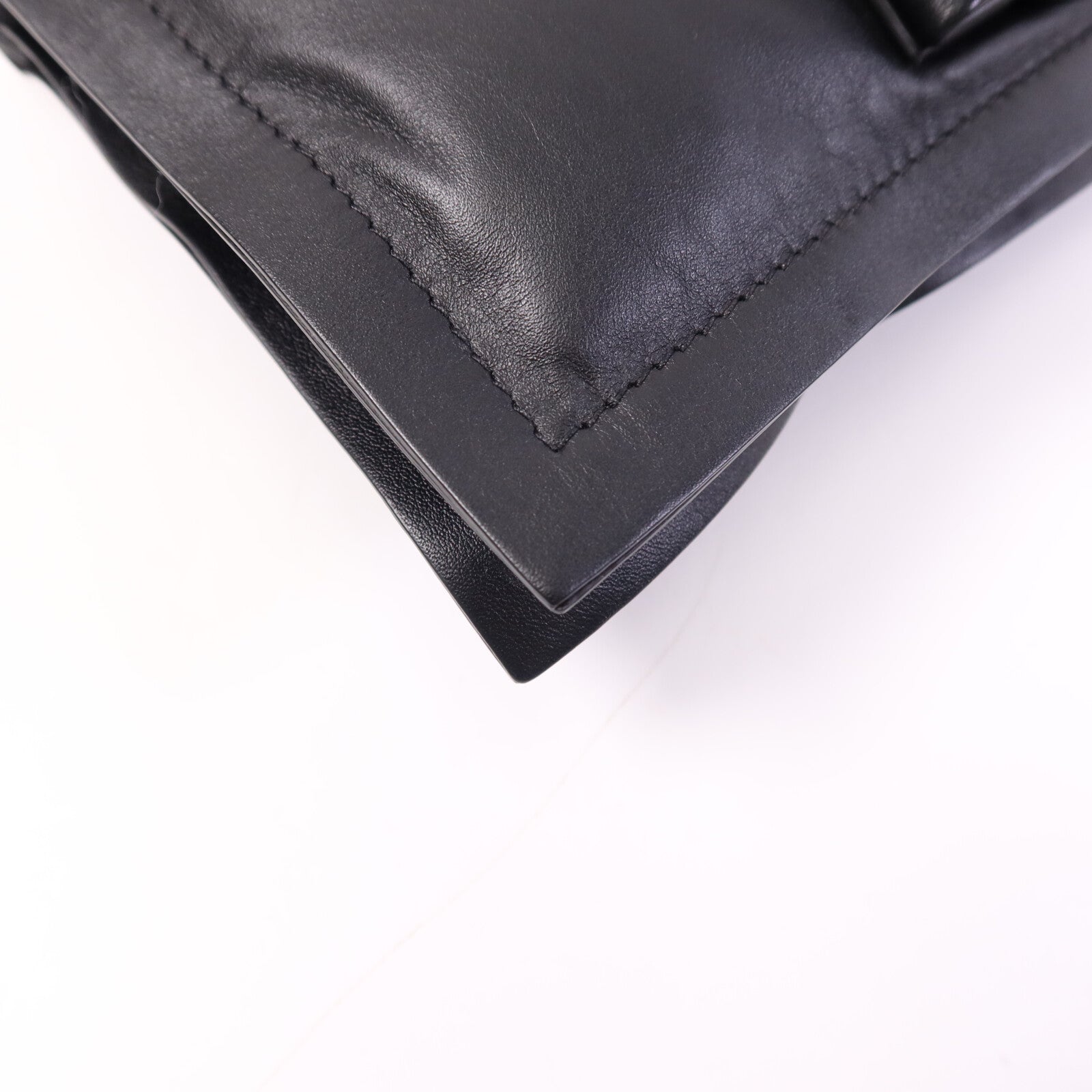 Salvatore Ferragamo 【激減優惠】皮革Shoulder Bag銀扣肩背袋