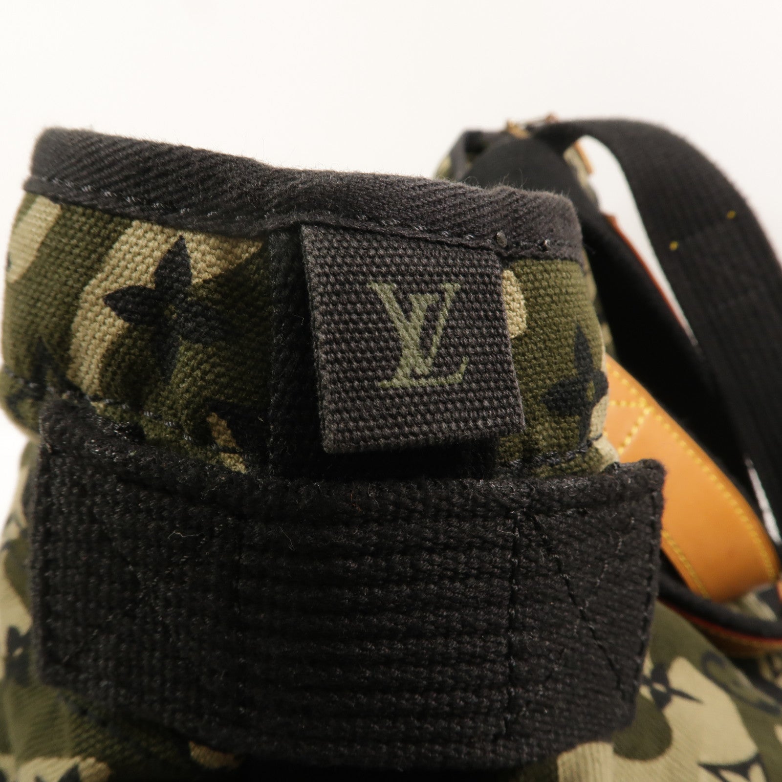 LOUIS VUITTON Monogramouflage Tray肩背袋