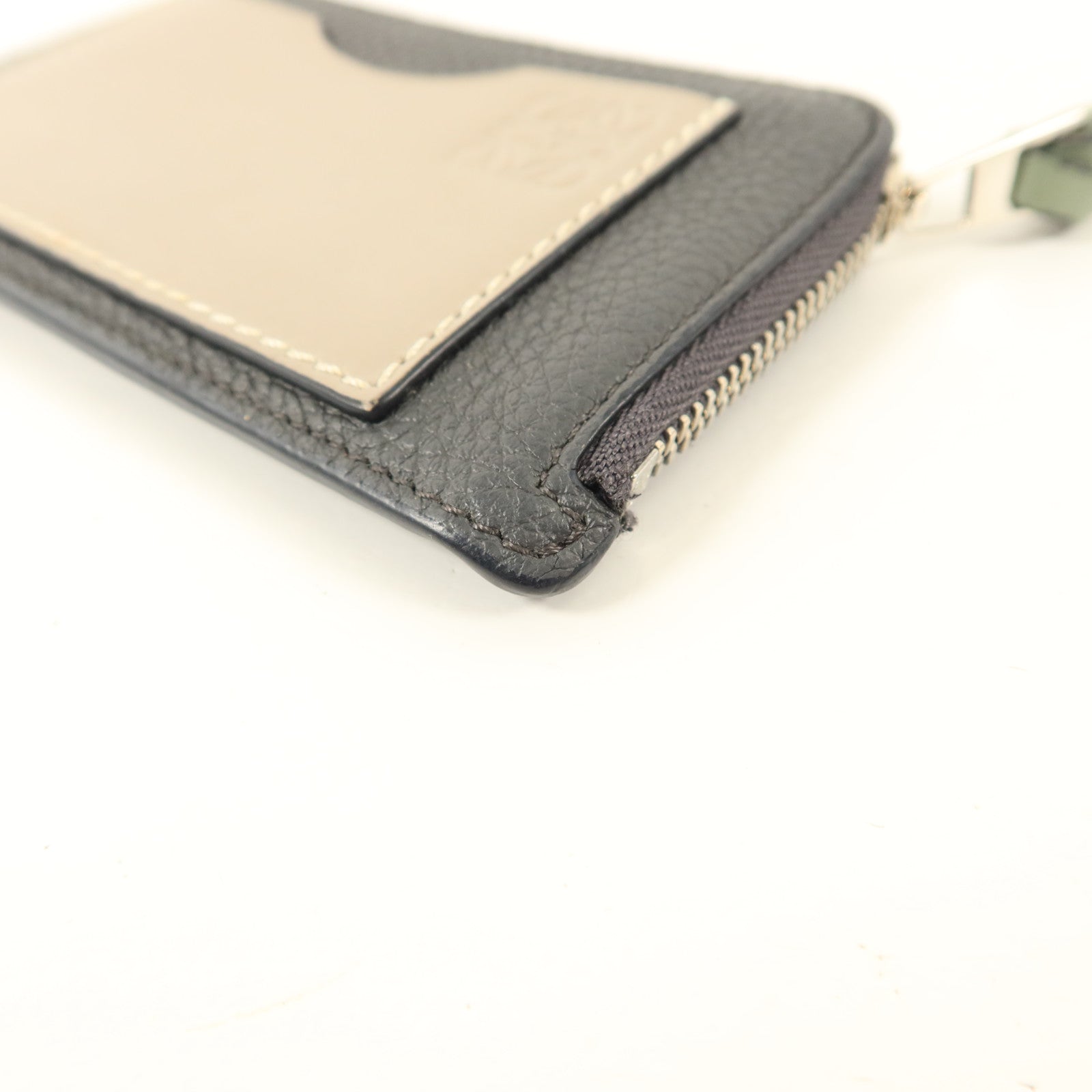 LOEWE 牛皮皮革Card Case銀扣卡片套