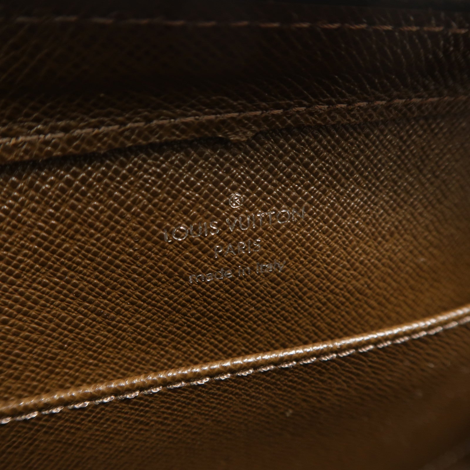 LOUIS VUITTON Taiga Baikal手拿包