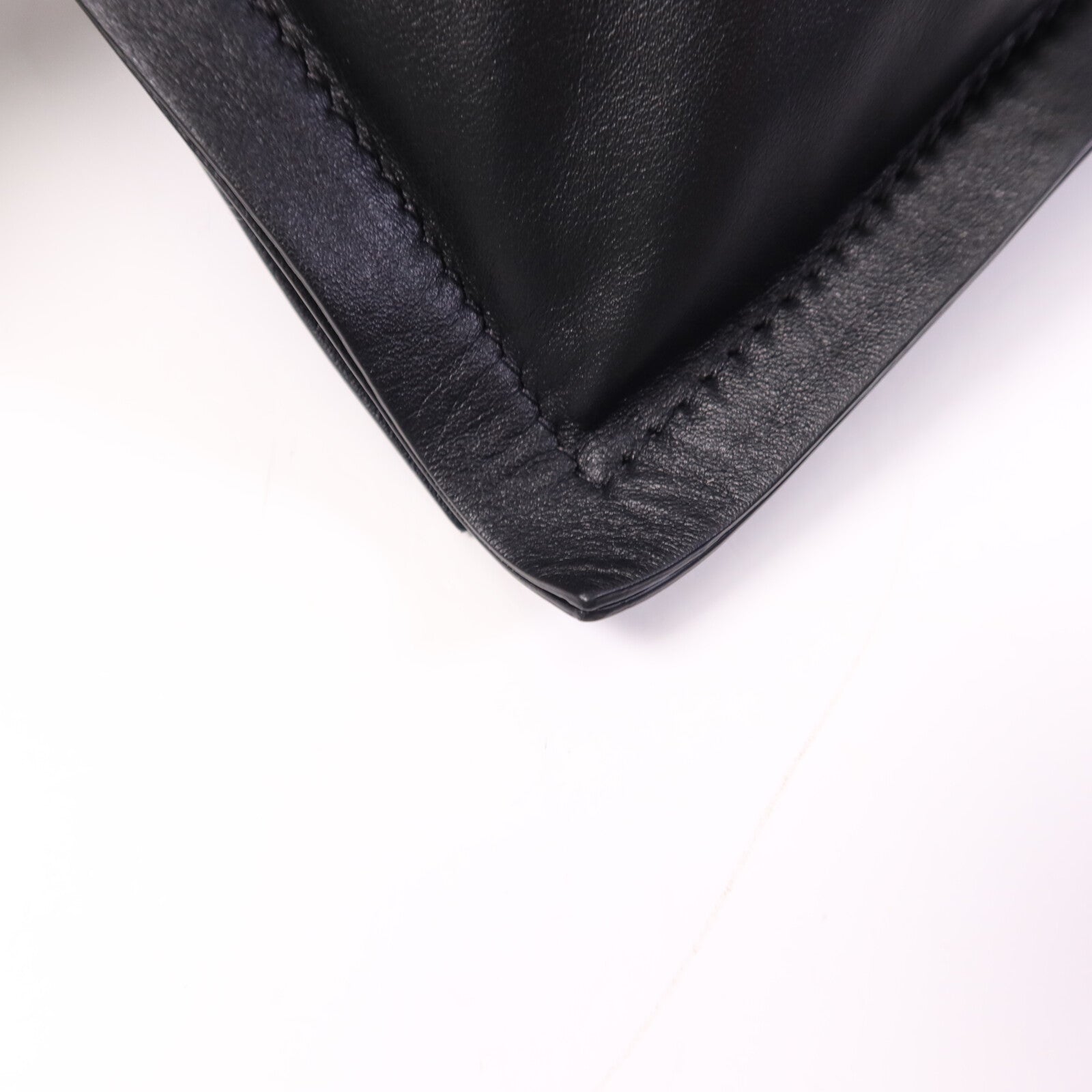 Salvatore Ferragamo 【激減優惠】皮革Shoulder Bag銀扣肩背袋