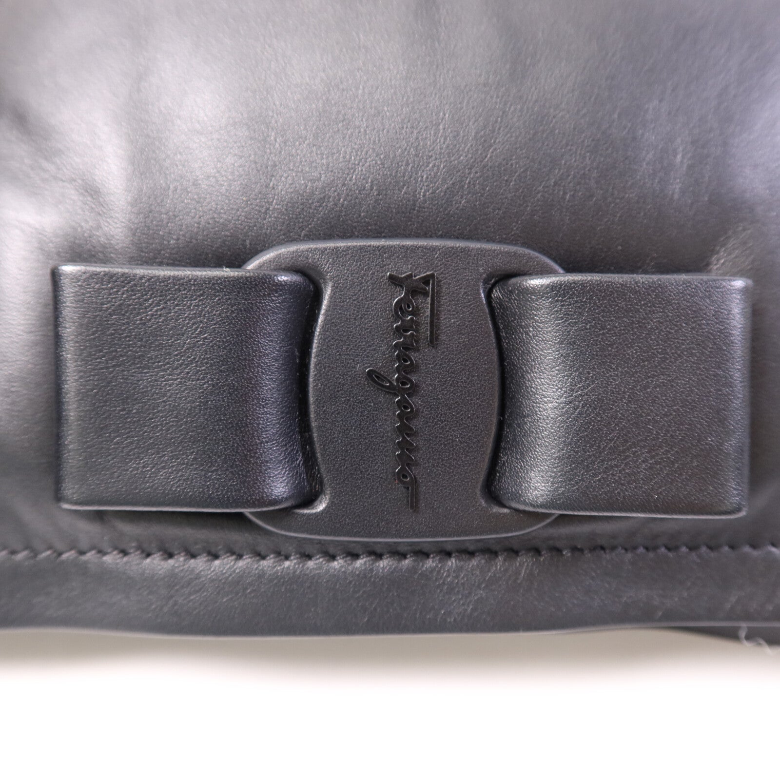 Salvatore Ferragamo 【激減優惠】皮革Shoulder Bag銀扣肩背袋