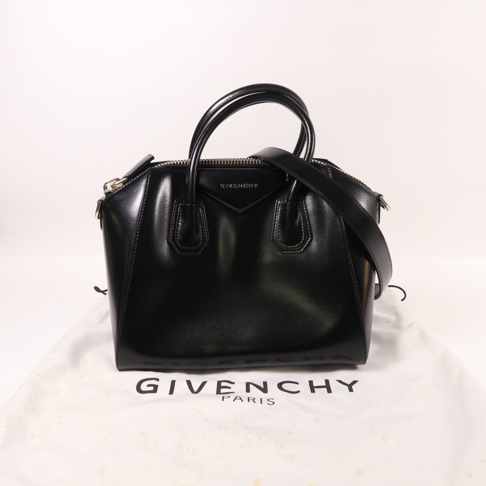 GIVENCHY 牛皮皮革Antigona Bag銀扣手挽肩背兩用袋