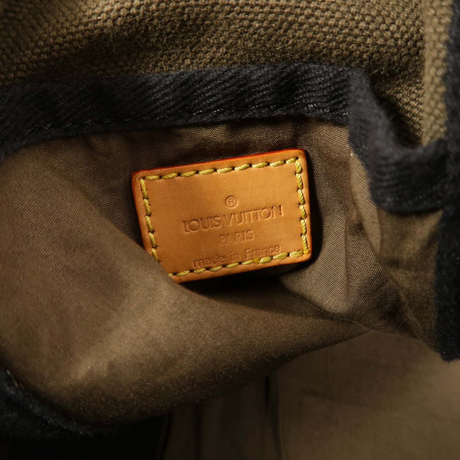 LOUIS VUITTON Monogramouflage Tray肩背袋