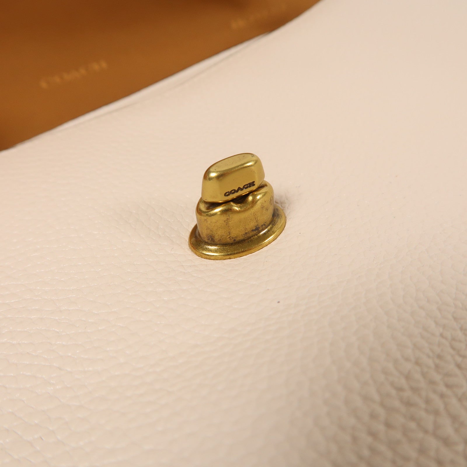 COACH 牛皮皮革Shoulder Bag金扣手挽肩背兩用袋白色