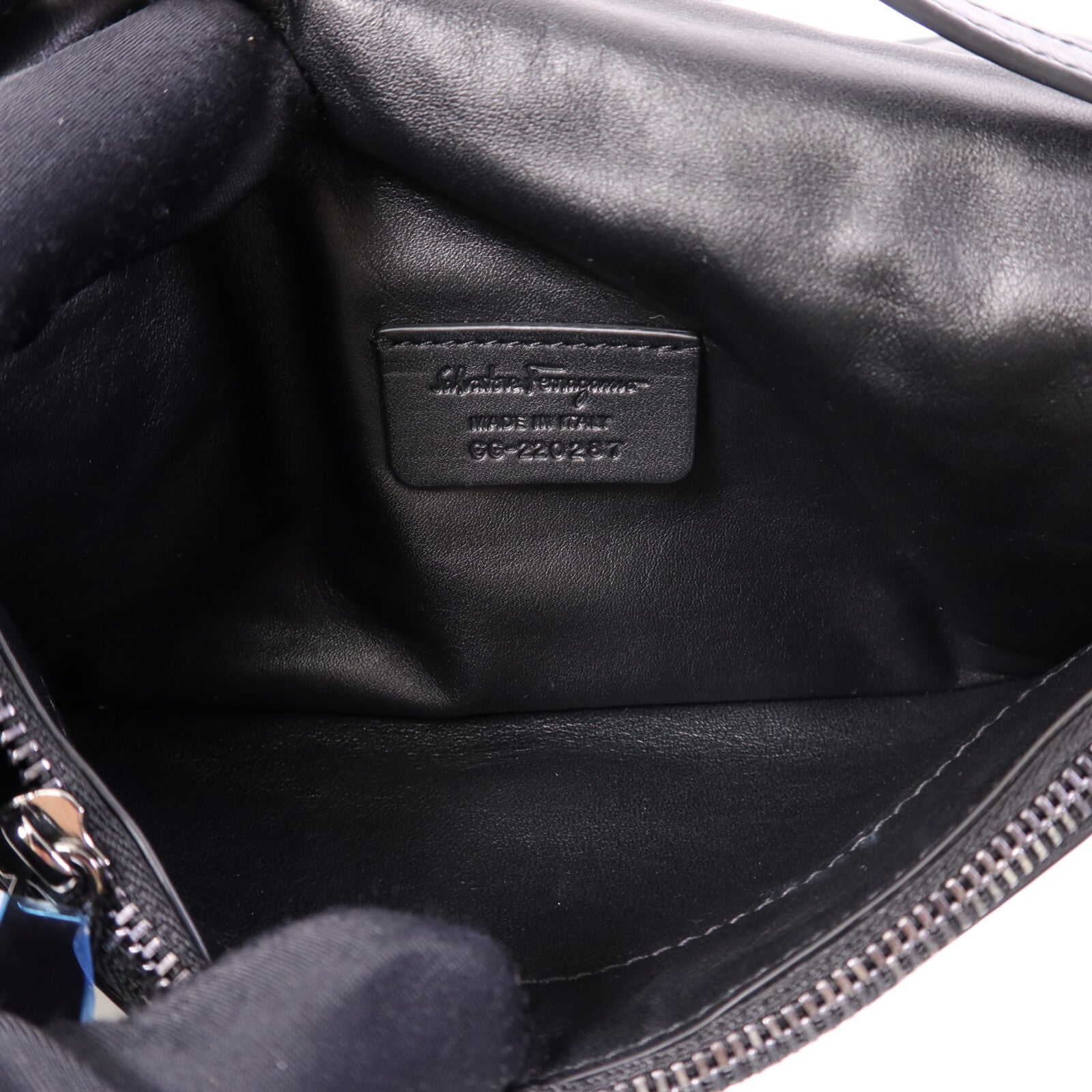 Salvatore Ferragamo 【激減優惠】皮革Shoulder Bag銀扣肩背袋