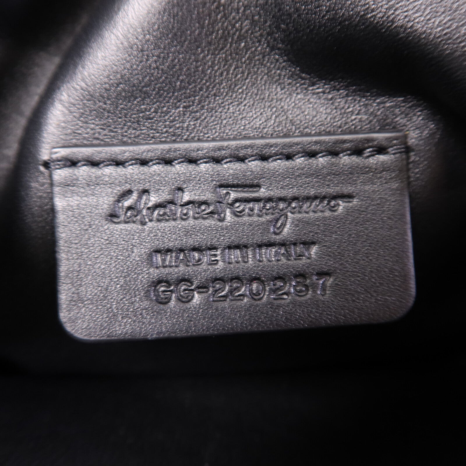 Salvatore Ferragamo 【激減優惠】皮革Shoulder Bag銀扣肩背袋