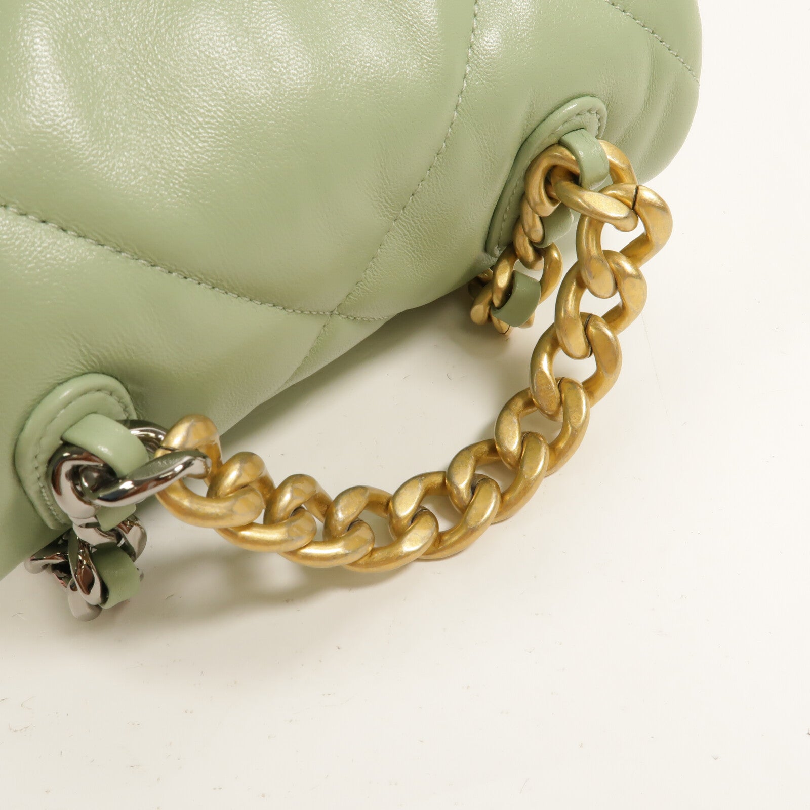 CHANEL 羊皮皮革C19 Backpack鏈帶背包