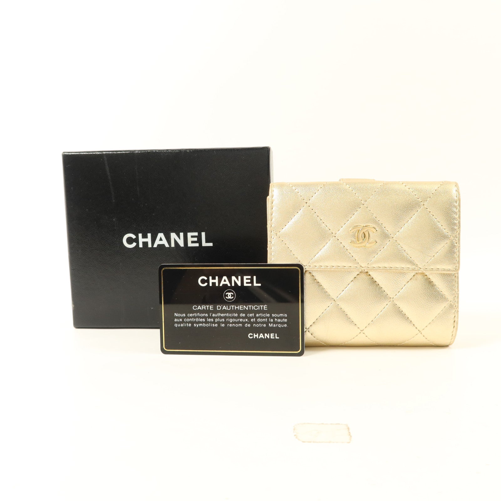 CHANEL 牛皮皮革Bifold Wallet金扣錢包