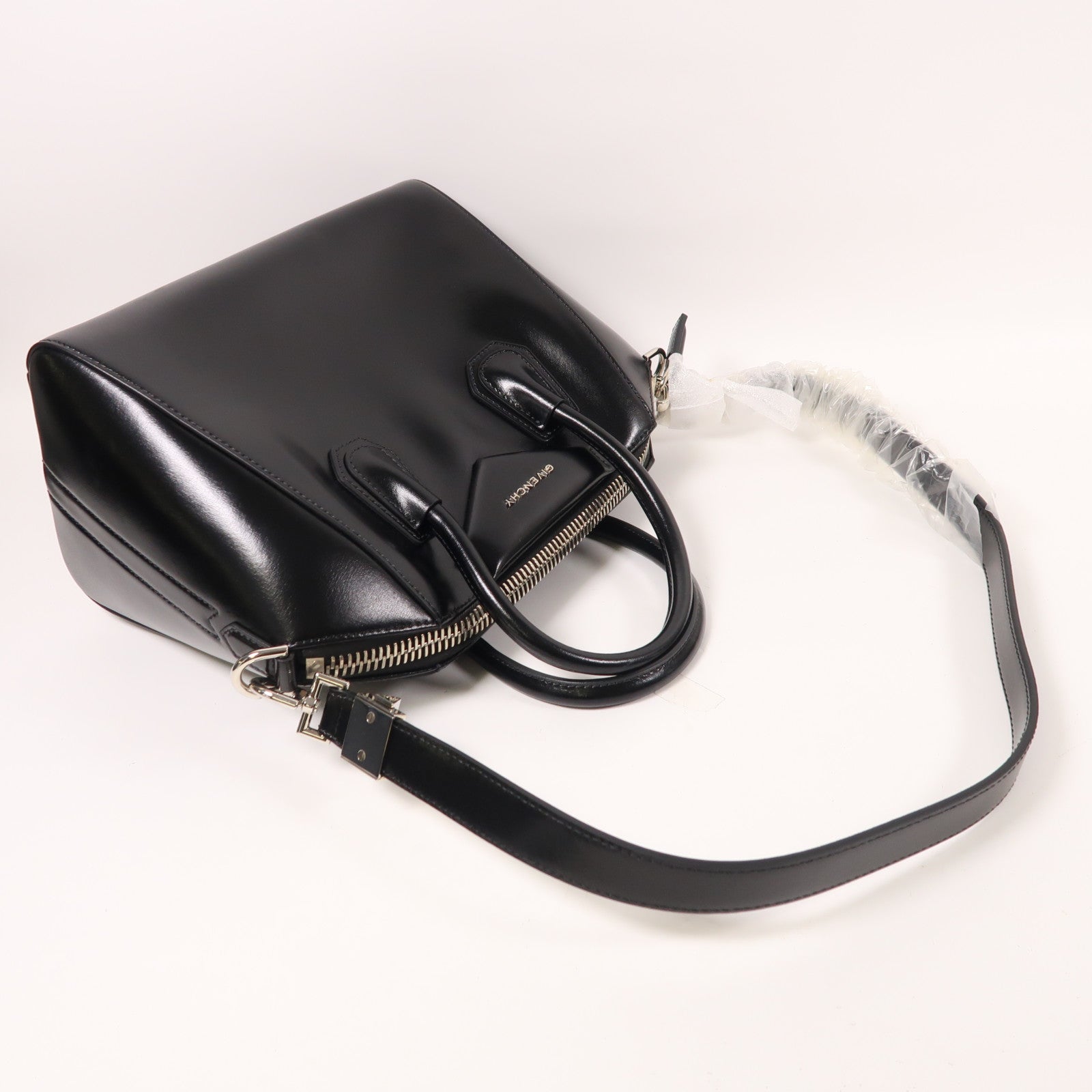 GIVENCHY 牛皮皮革Antigona Bag銀扣手挽肩背兩用袋